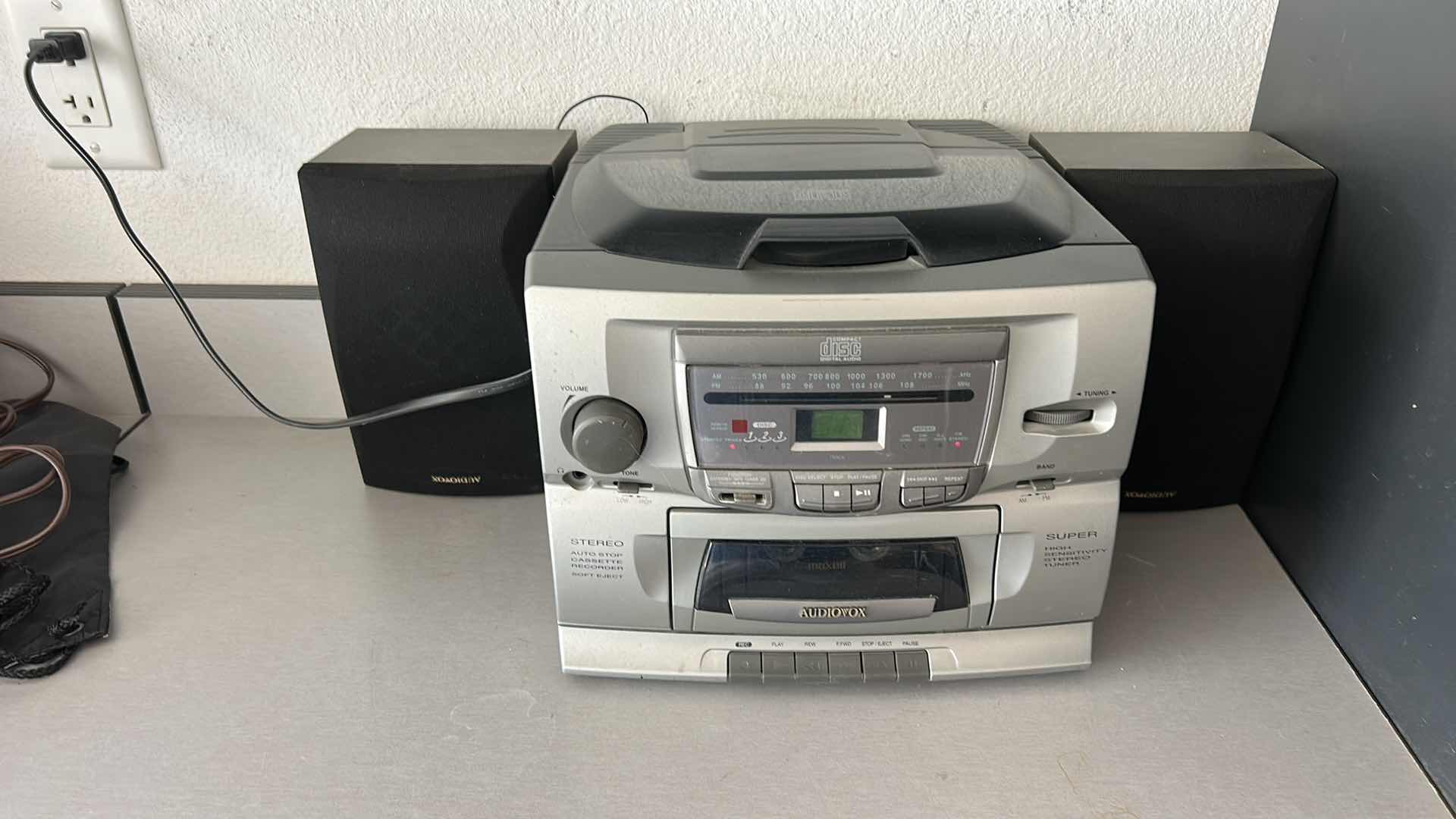 Photo 1 of AUDIO VOX SOUND SYSTEM