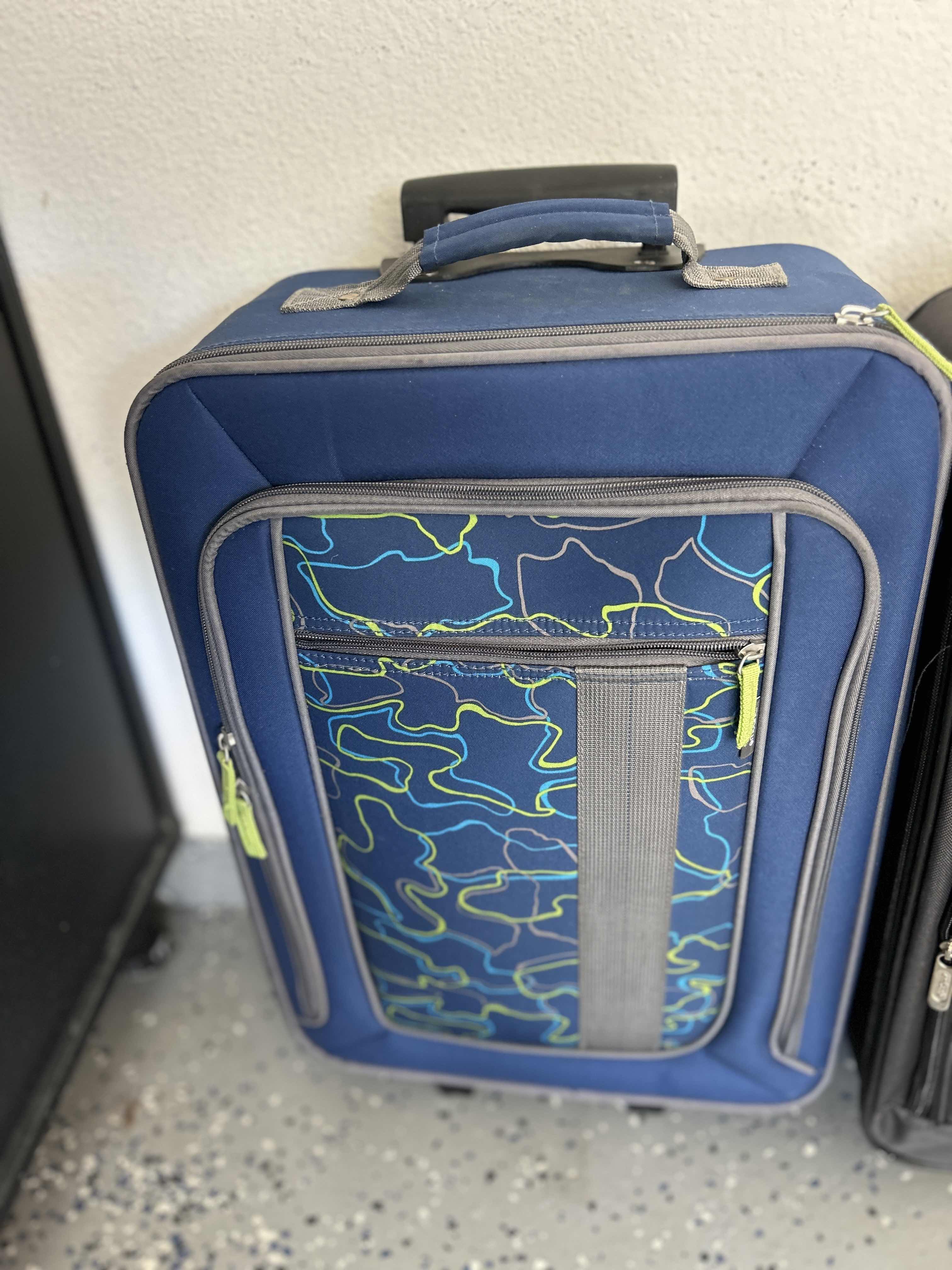 Photo 1 of 2 AMERICAN TOURISTER SOFT LUGGAGE - CARRY ON SIZE SUITCASES