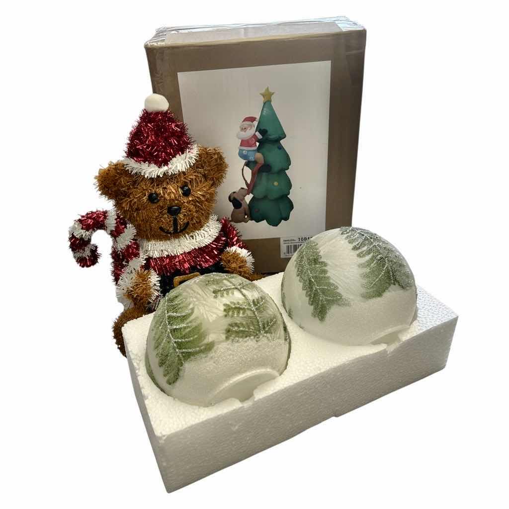 Photo 1 of 3 - CHRISTMAS DECOR