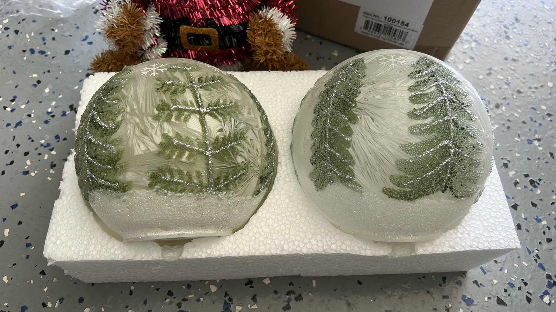 Photo 1 of 3 - CHRISTMAS DECOR