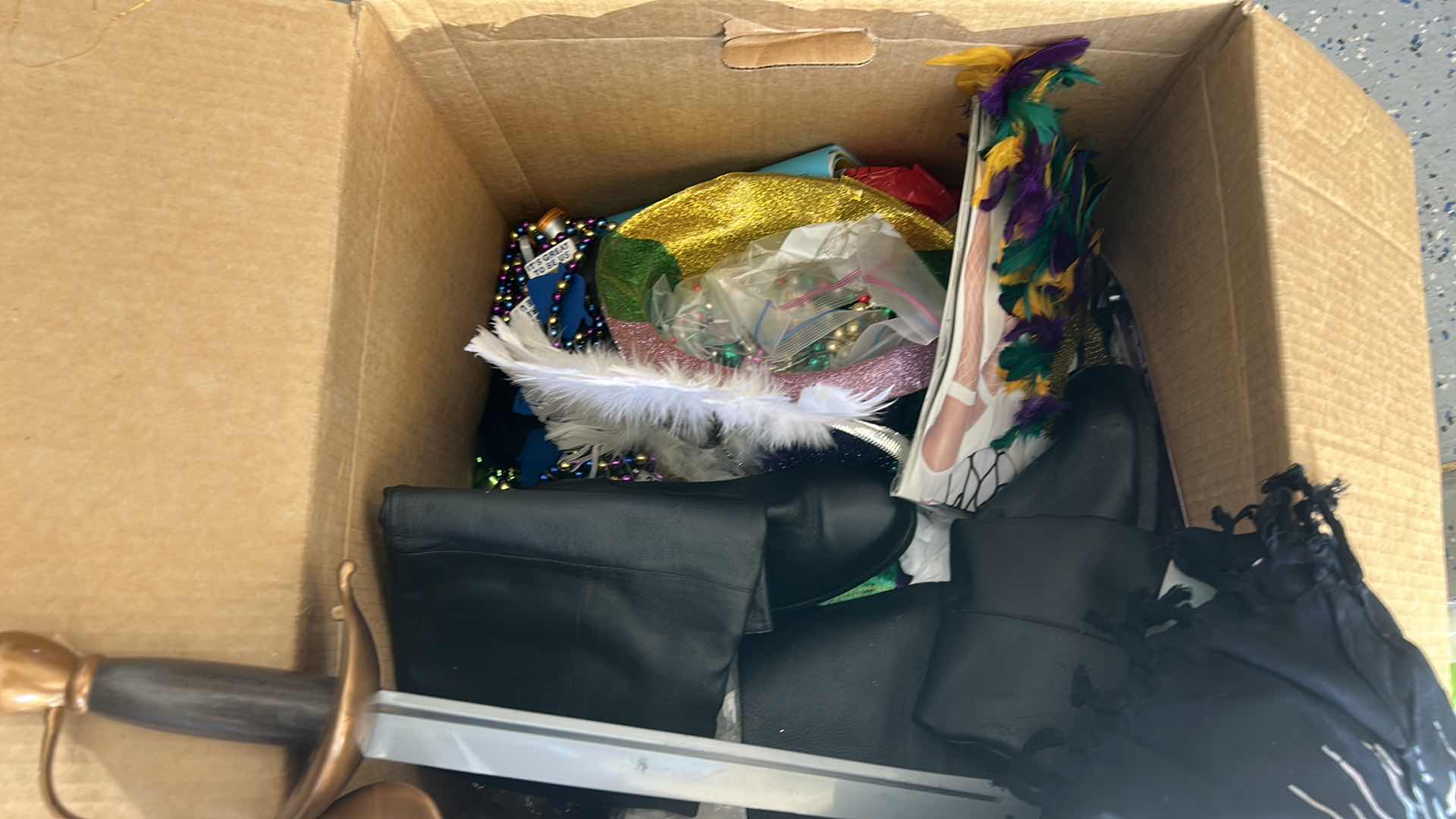 Photo 1 of BOX - HALLOWEEN COSTUMES