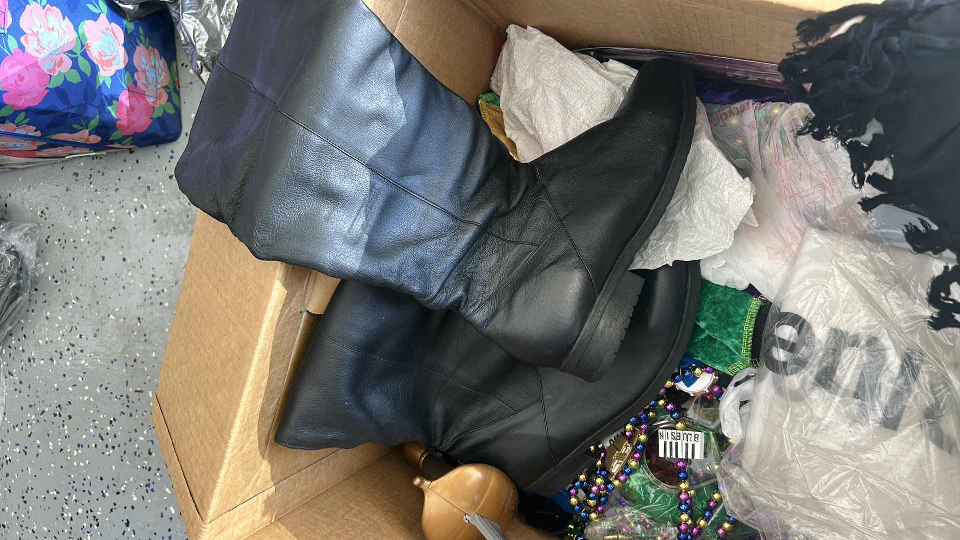 Photo 1 of BOX - HALLOWEEN COSTUMES