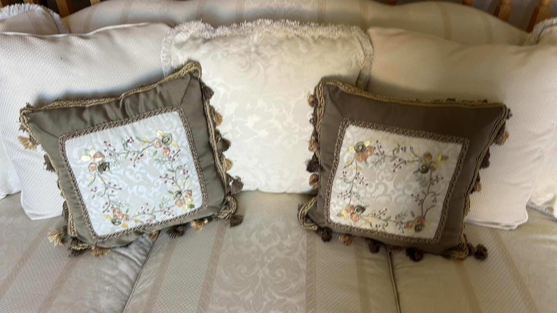 Photo 1 of 8’ THOMASVILLE UPHOLSTERED 0FFWHITE PATTERNED SOFA W ROLLED ARMS