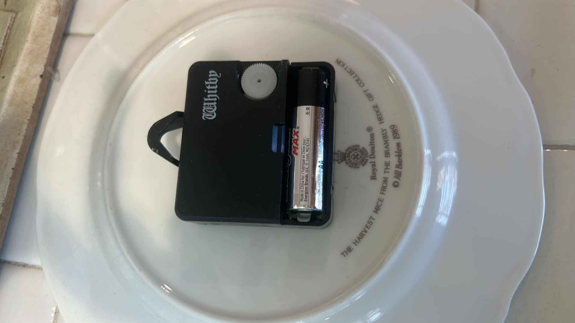 Photo 1 of 4 PC WALL DECOR- ROYAL DOULTON BRAMBLY HEDGE PORCELAIN CLOCK 8.75” & MORE