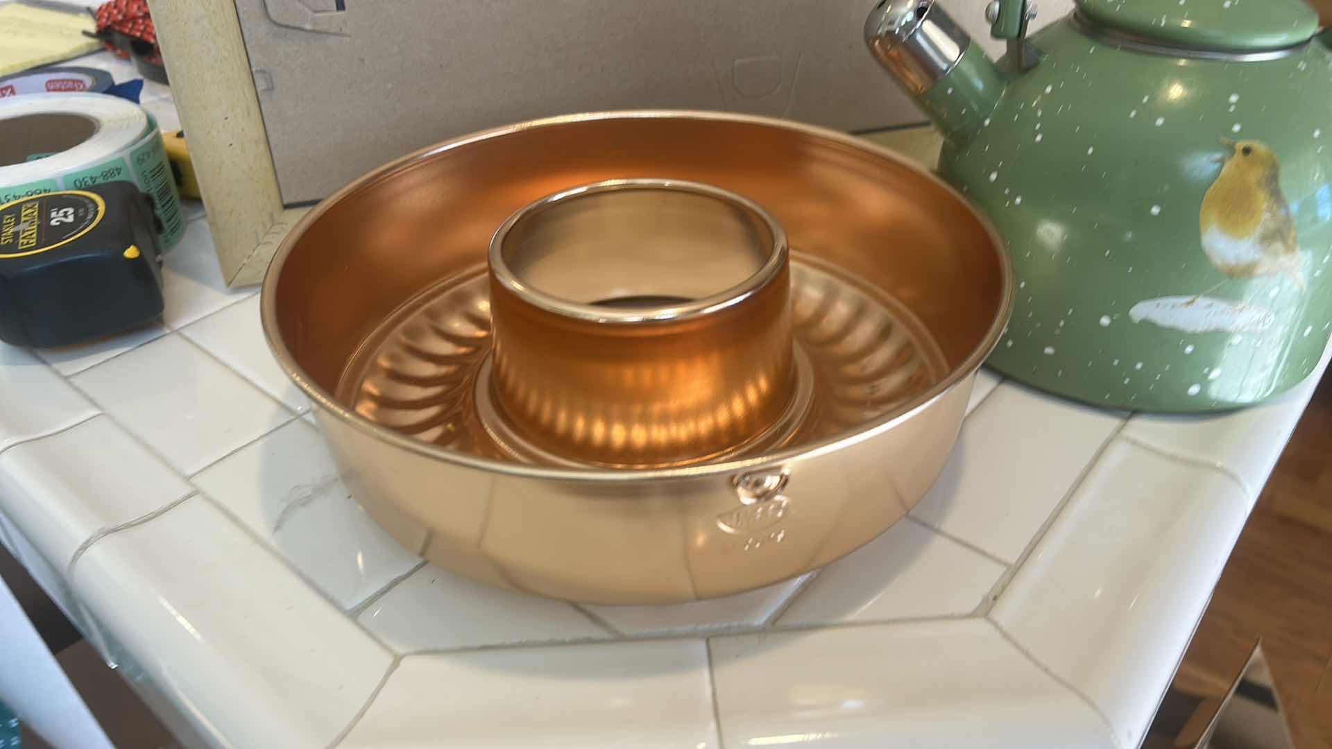 Photo 1 of MIRRO 11 CUP BUNDT CAKE PAN & TEAPOT