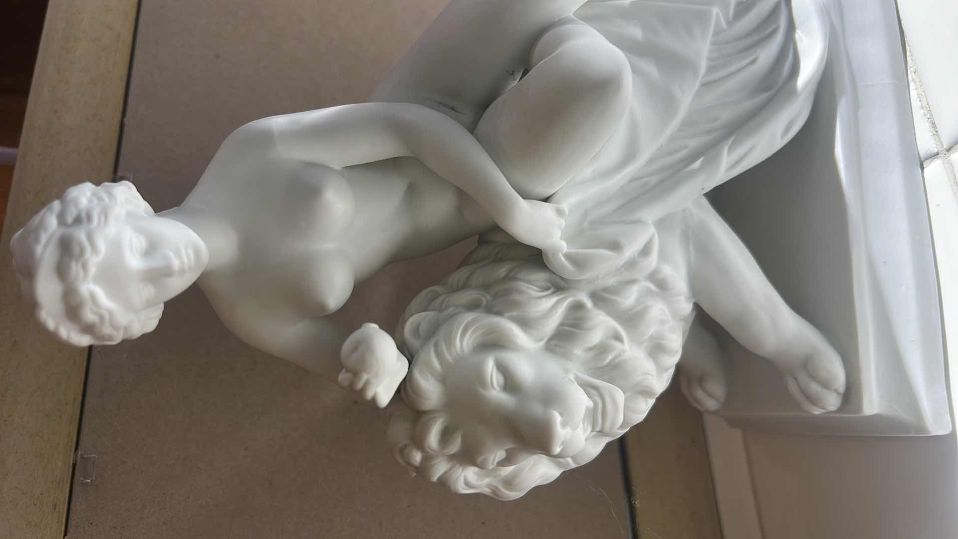 Photo 1 of PARIAN SCULPTURE “UNA AND THE LION” H10”