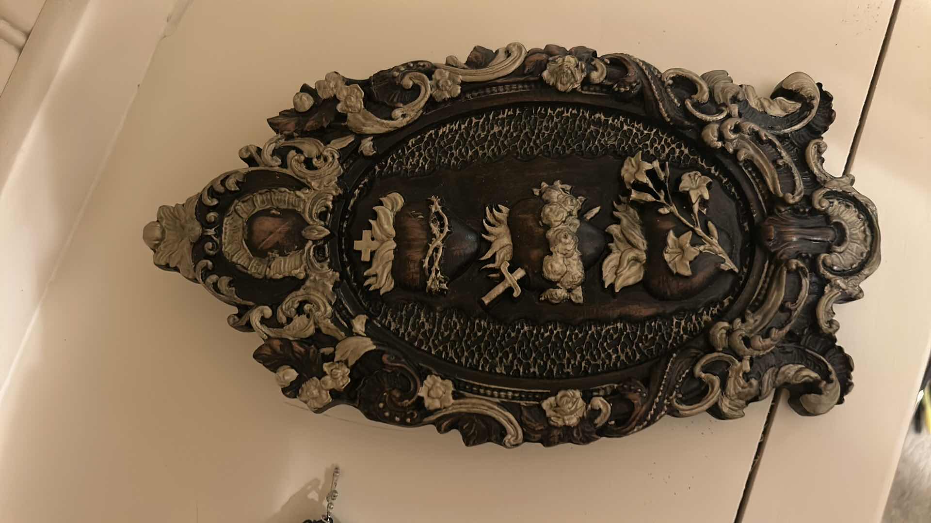 Photo 1 of RELIGIOUS ITEMS- WALL PLAQUE AND ROSARY IN CASE