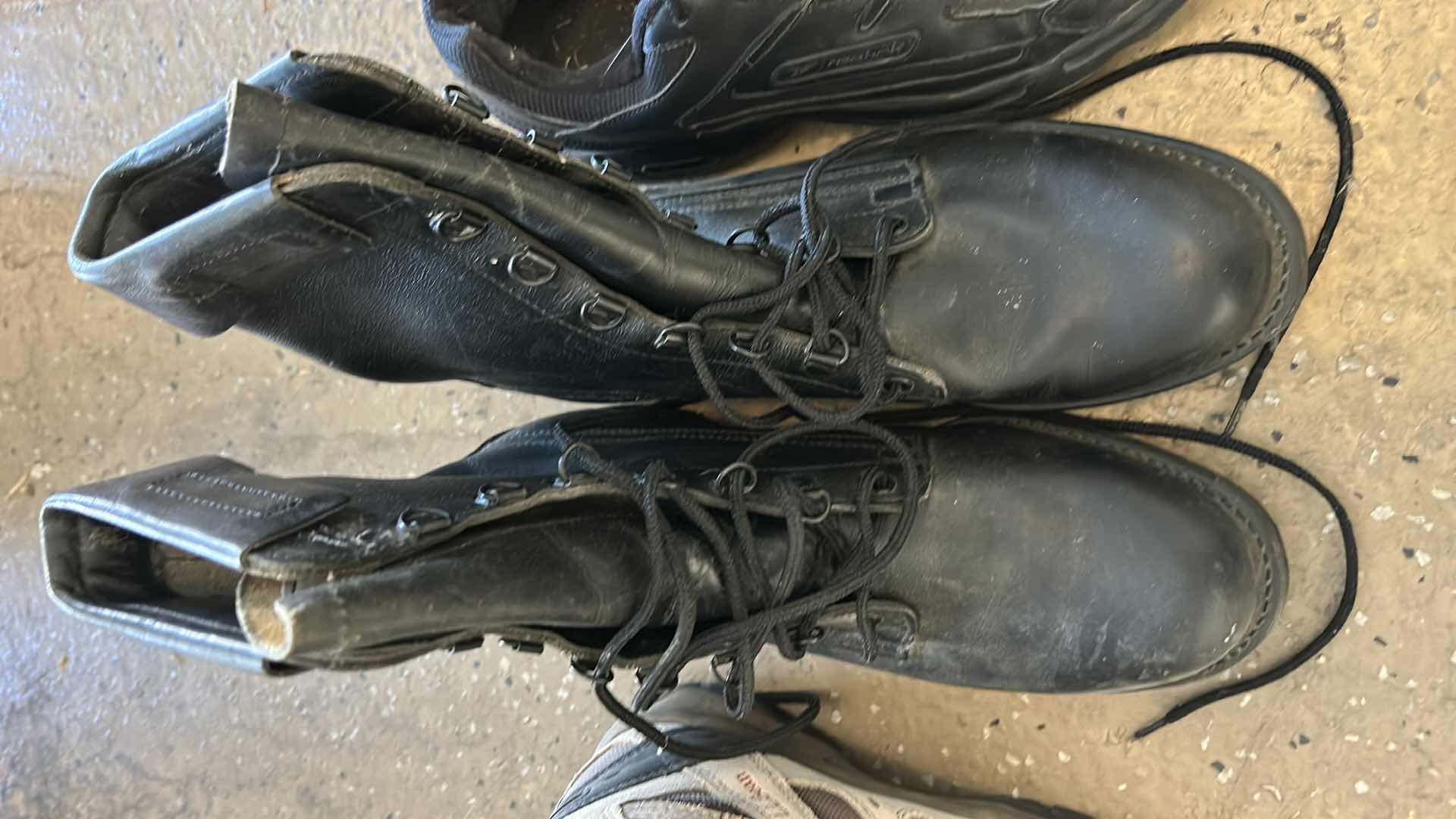 Photo 1 of 4 PAIRS OF SHOES