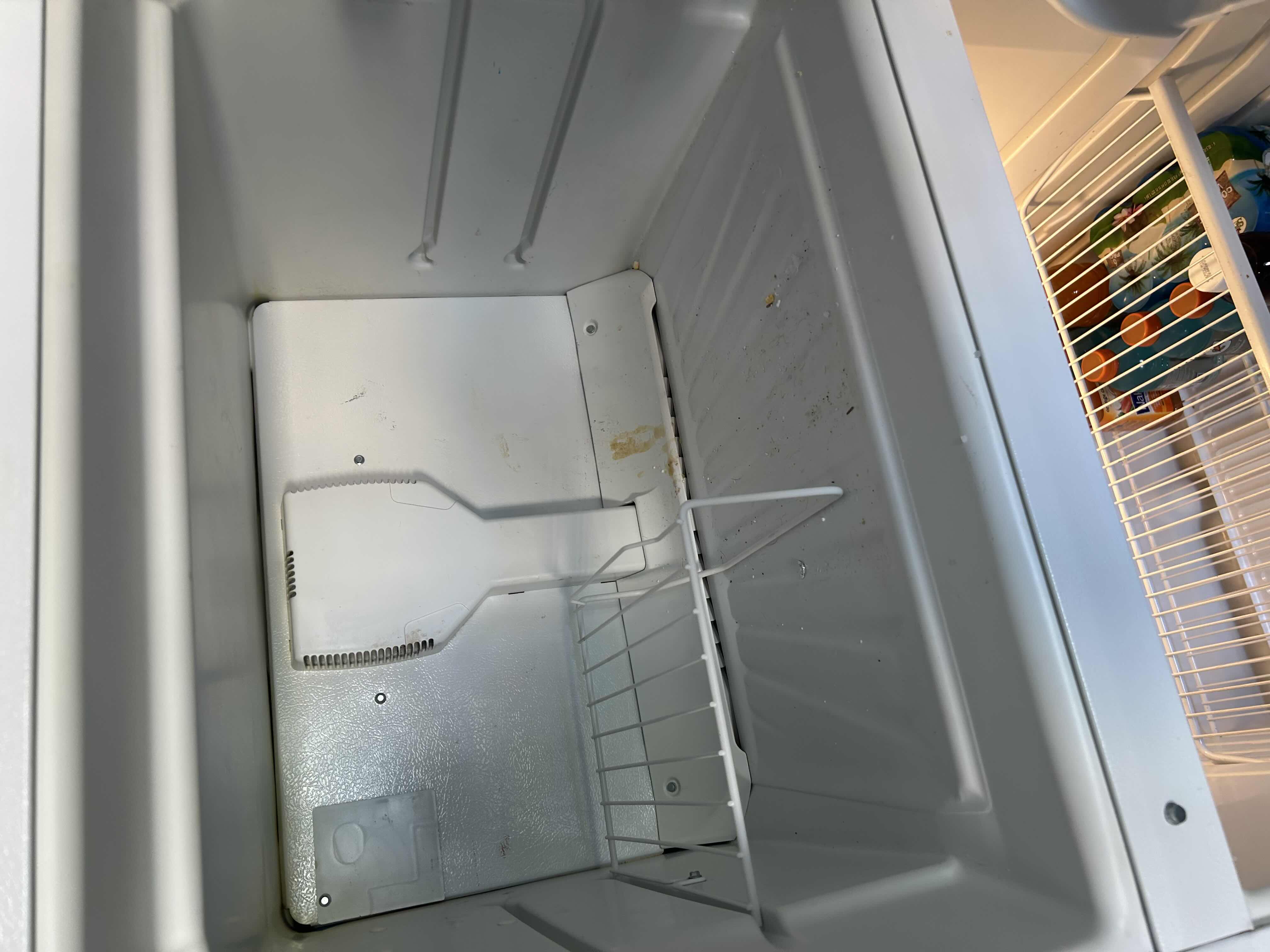 Photo 1 of ESTATE BY WHIRLPOOL REFRIGERATOR FREEZER WHITE CONTENT NOT INCLUDED