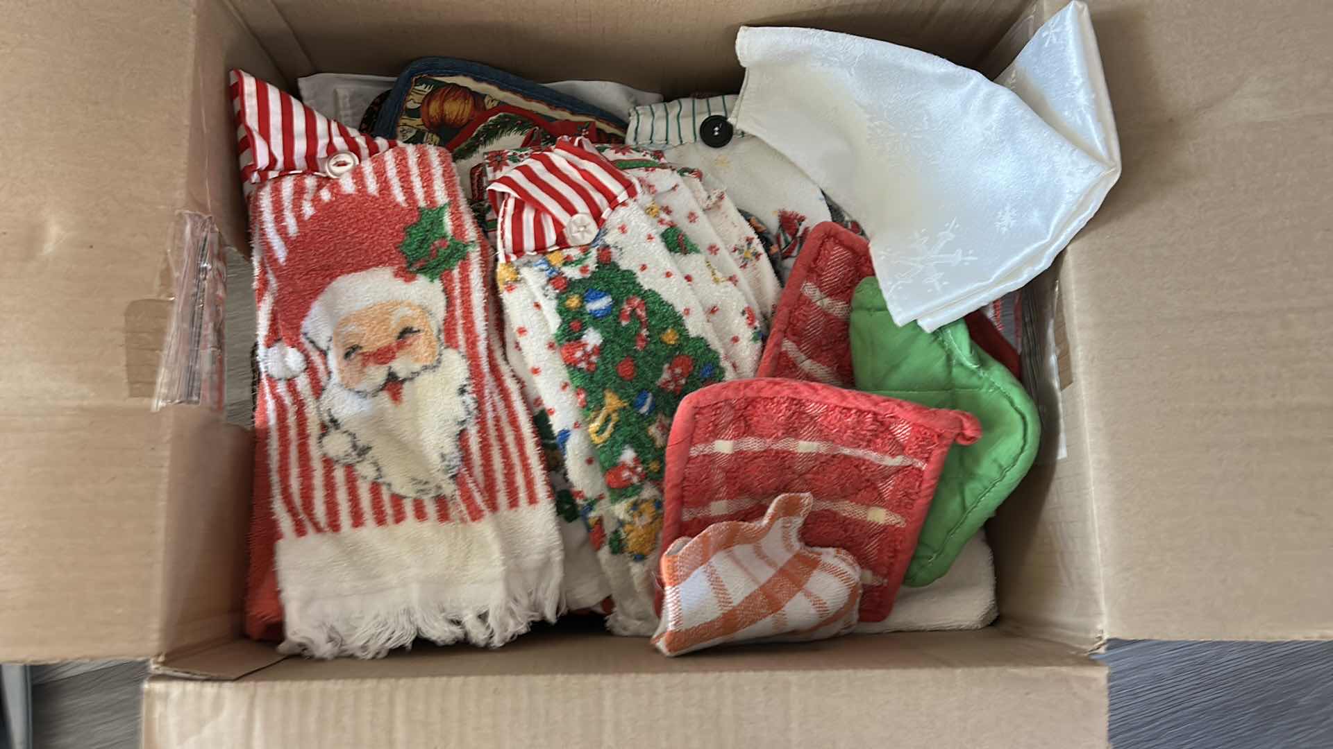 Photo 1 of BOX OF HAND TOWELS, BATH TOWELS AND HOT PADZ