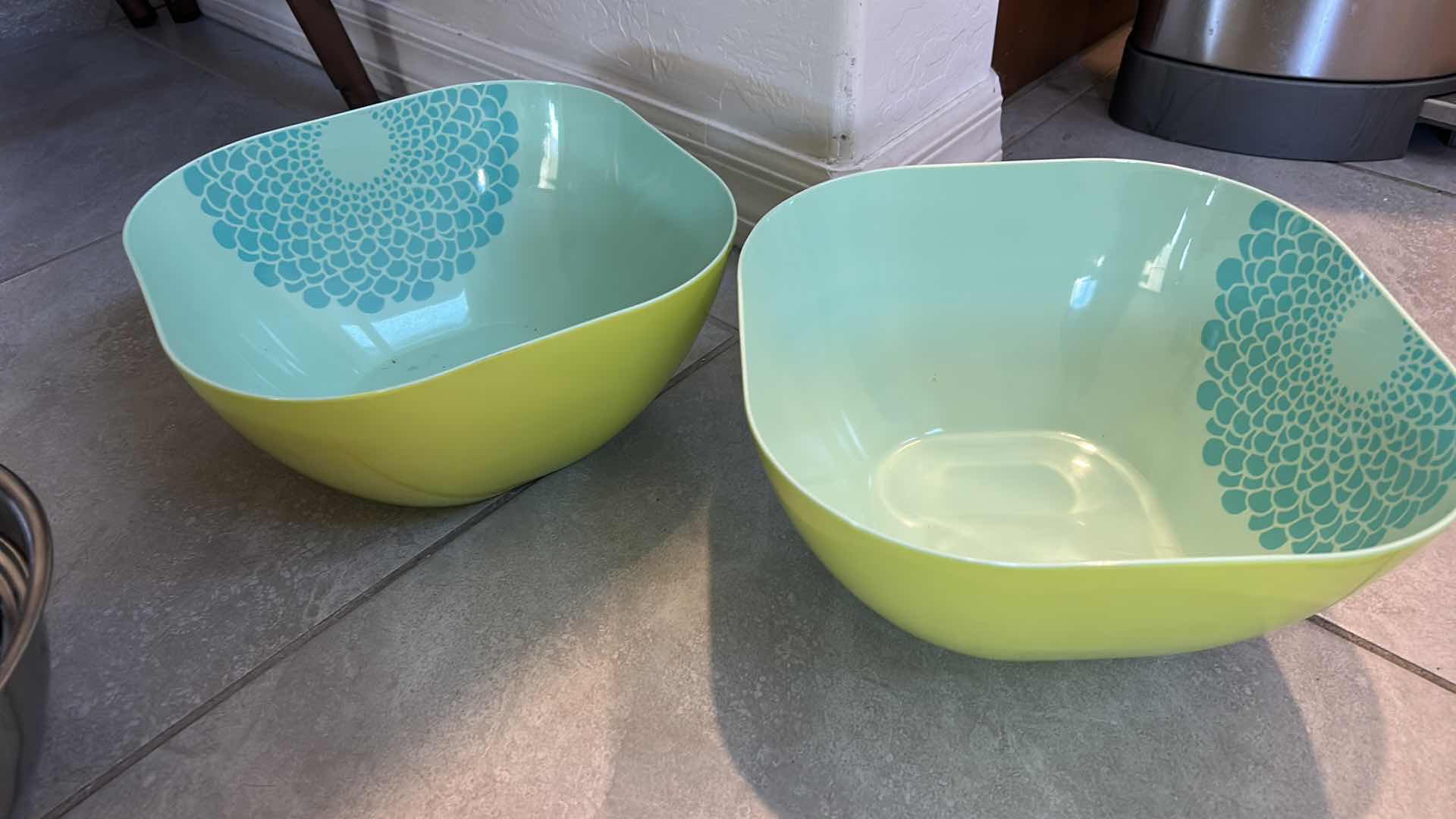 Photo 1 of KITCHEN ITEMS/ MIXING BOWLS