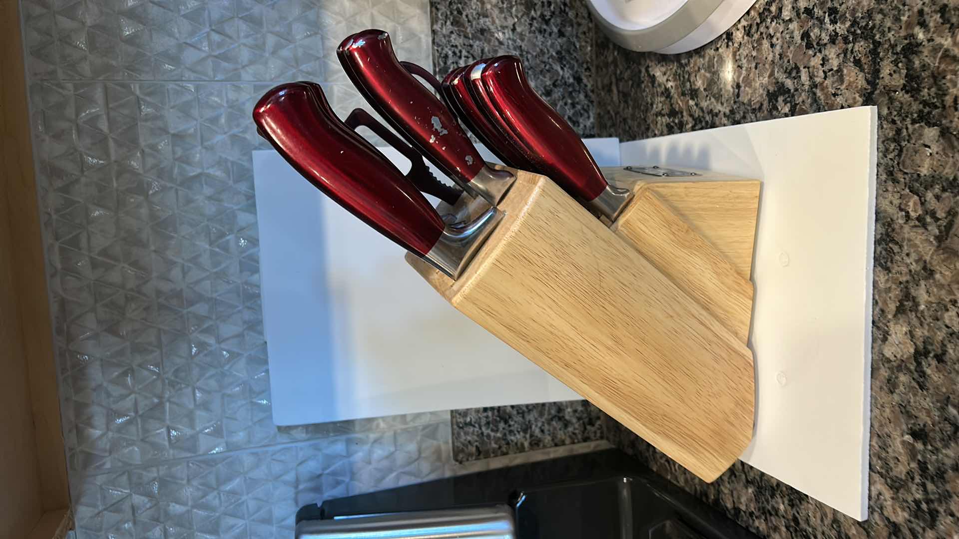Photo 1 of KITCHEN KNIFE SET IN WOOD BLOCK