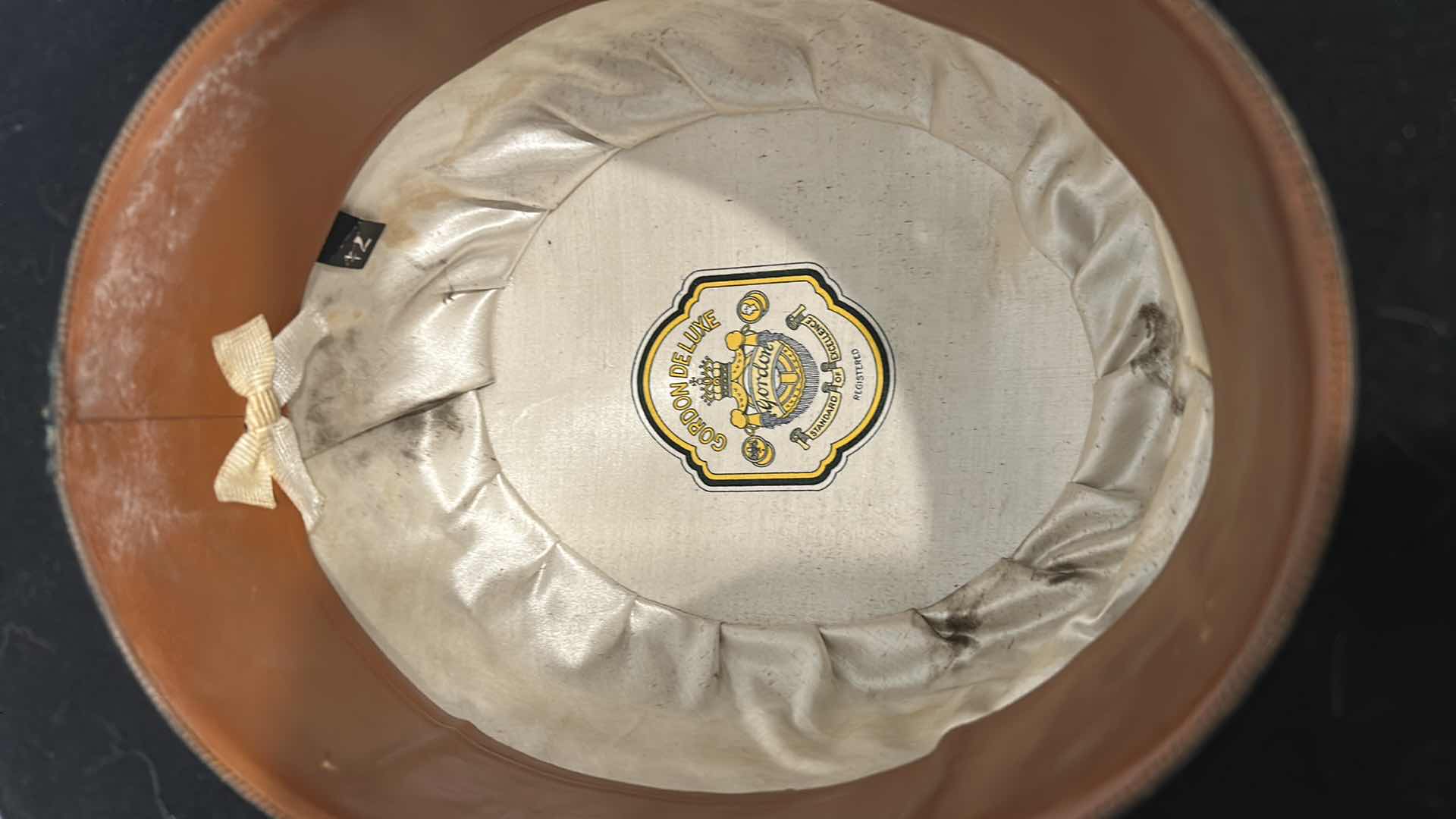 Photo 1 of GORDON DELUXE BLACK FELT BOWLER HAT SIZE 71/4