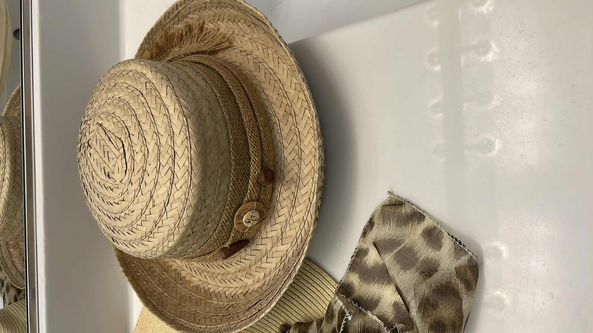 Photo 1 of 3- STRAW HATS IN HAT BOX