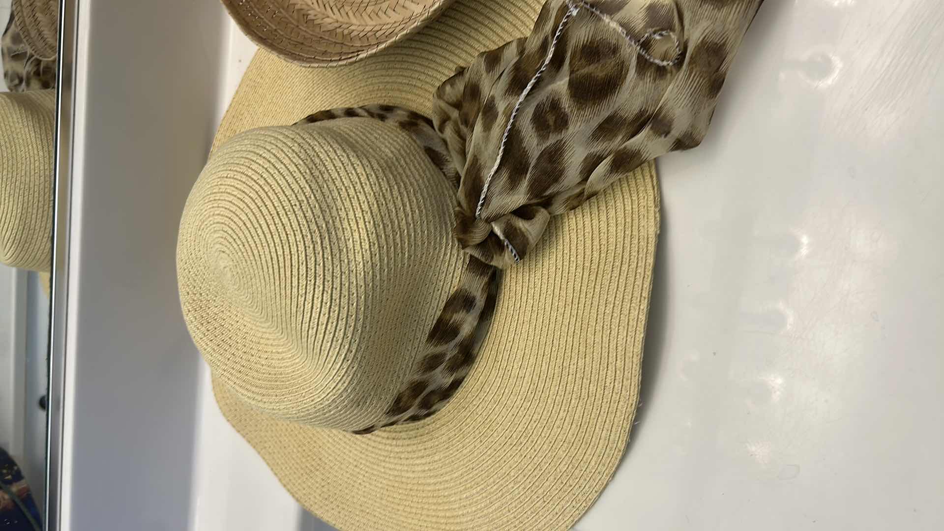 Photo 1 of 3- STRAW HATS IN HAT BOX