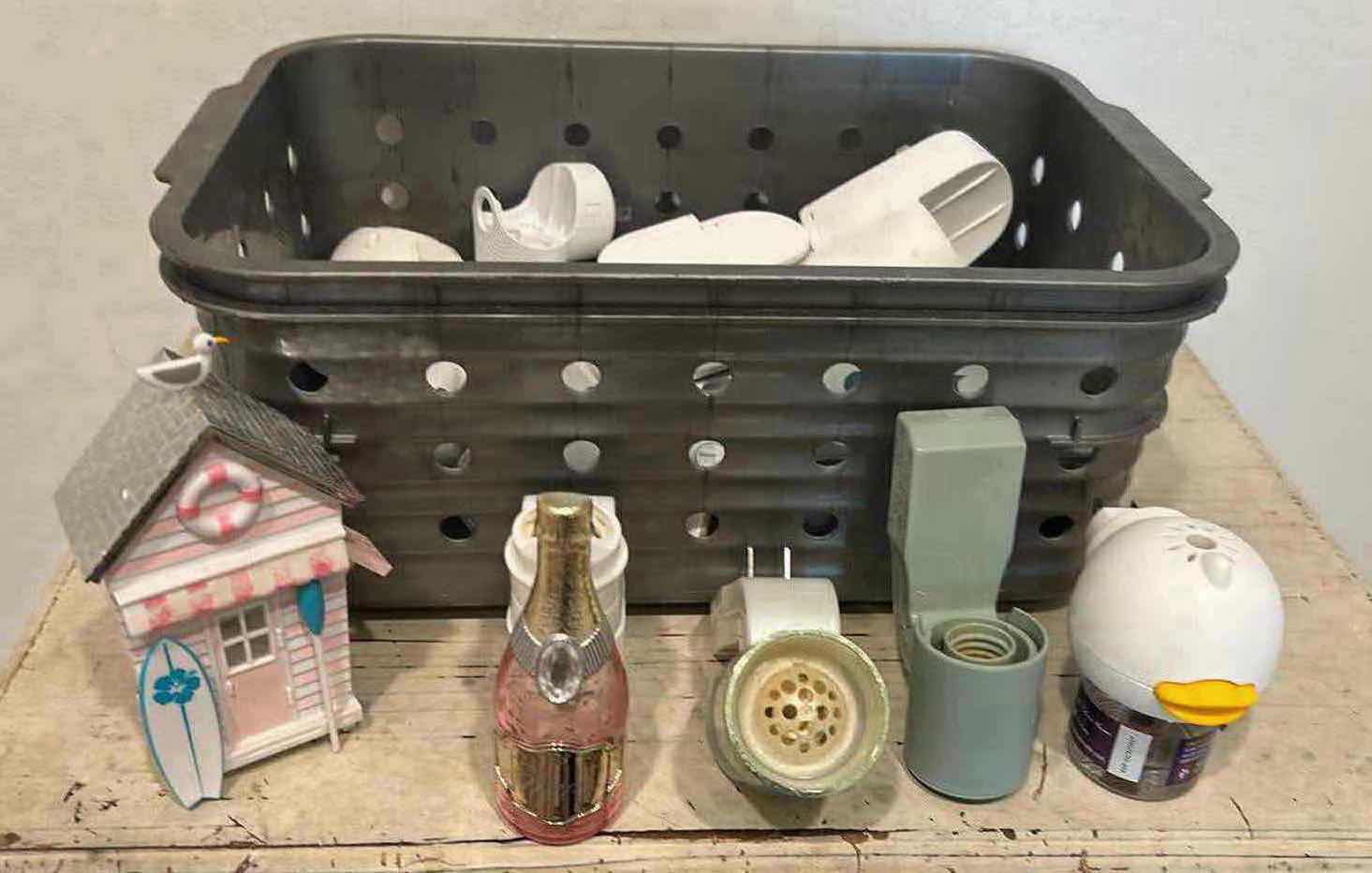 Photo 1 of ASSORTED WALL PLUG IN