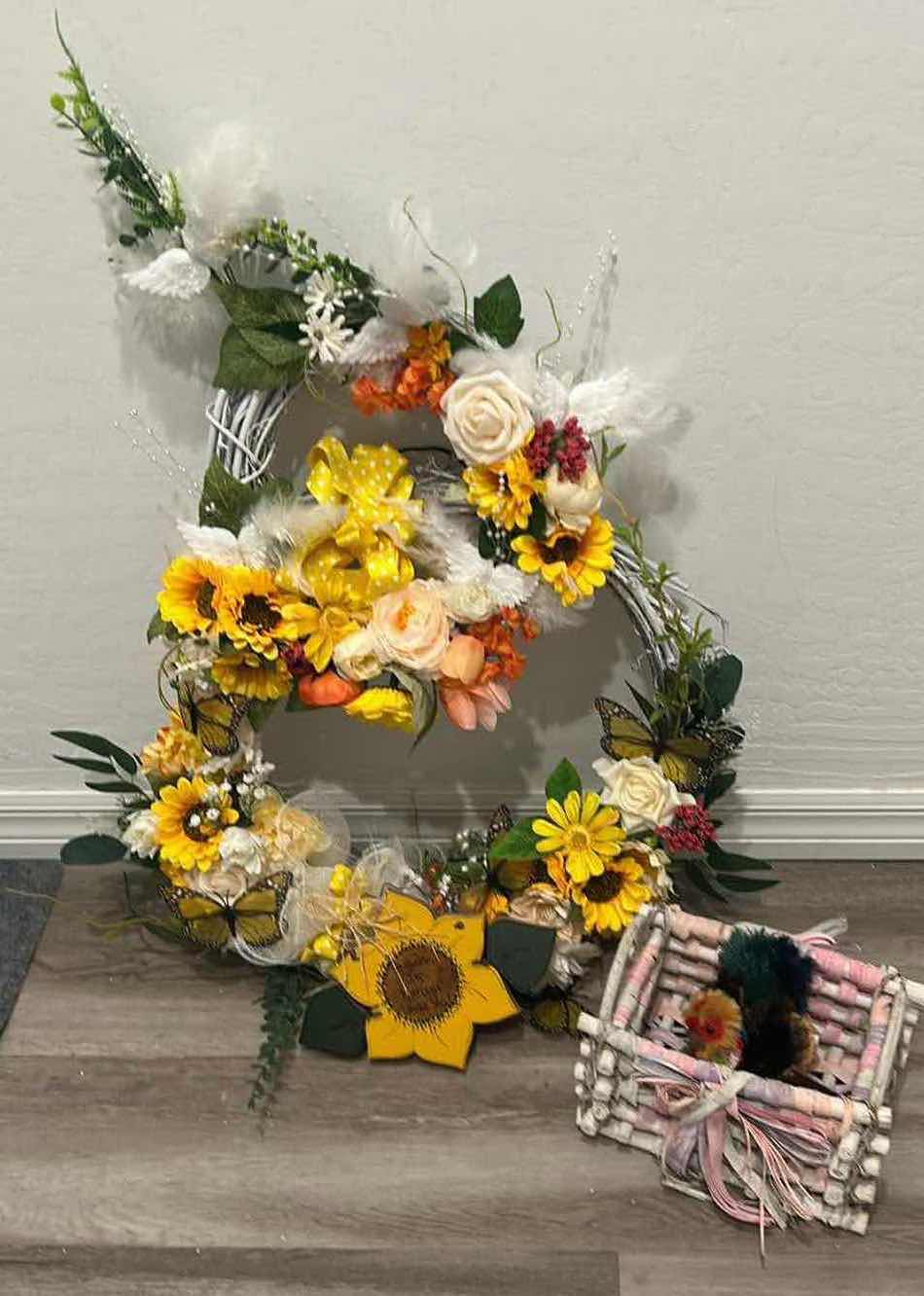 Photo 1 of 4-DECORATIVE ITEMS