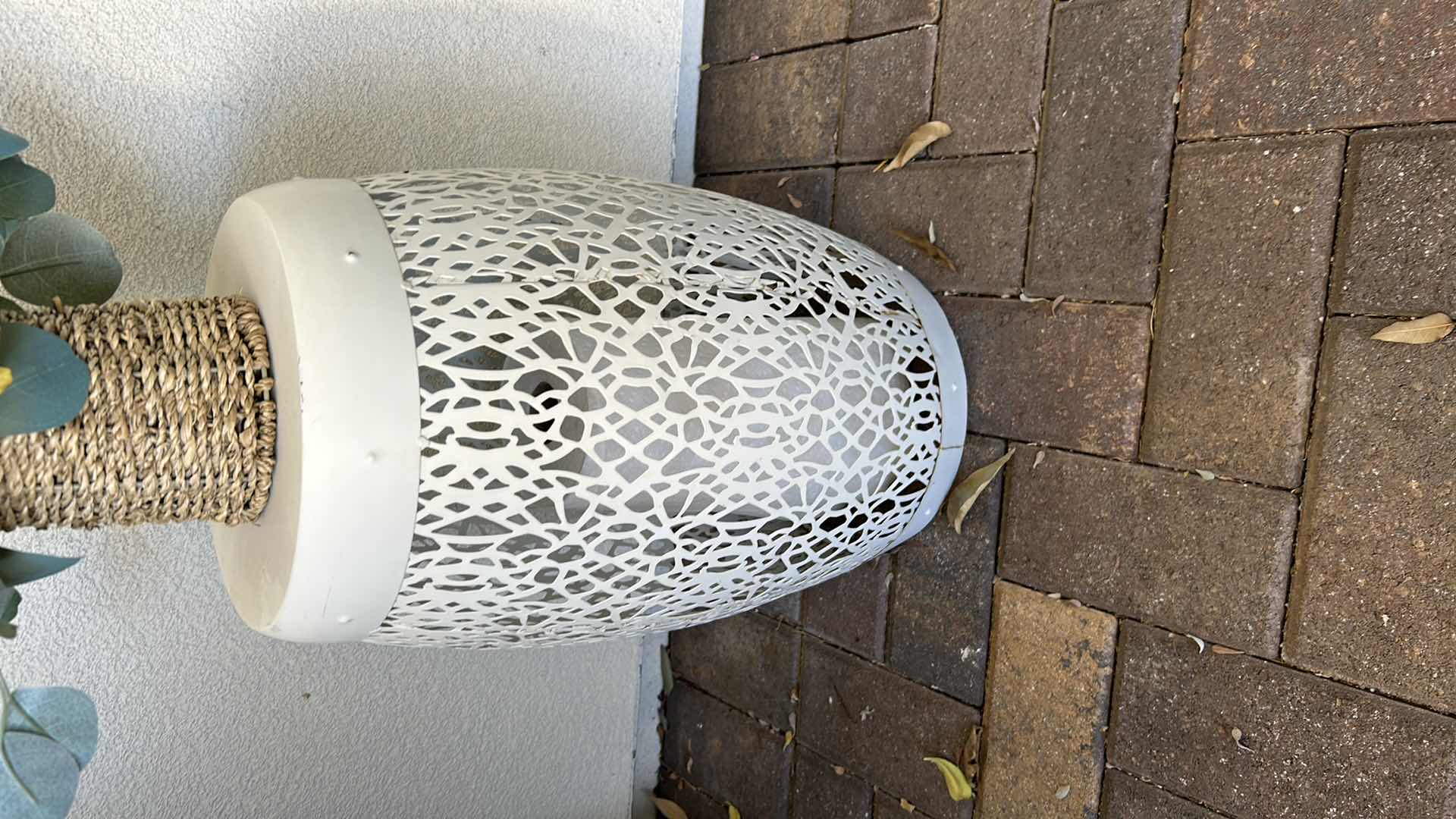 Photo 1 of BEIGE METAL STAND FAUX FLOWERS H 20"