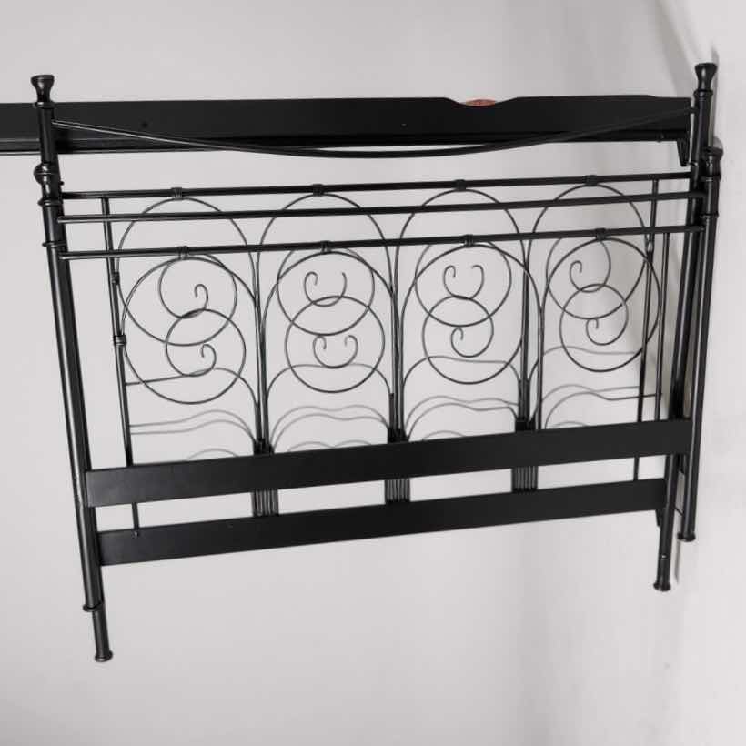 Photo 1 of METAL QUEEN / FULL HEAD/FOOT BOARD