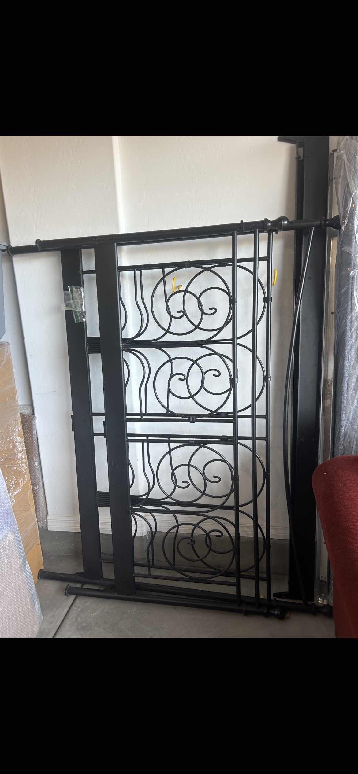 Photo 1 of METAL QUEEN / FULL HEAD/FOOT BOARD