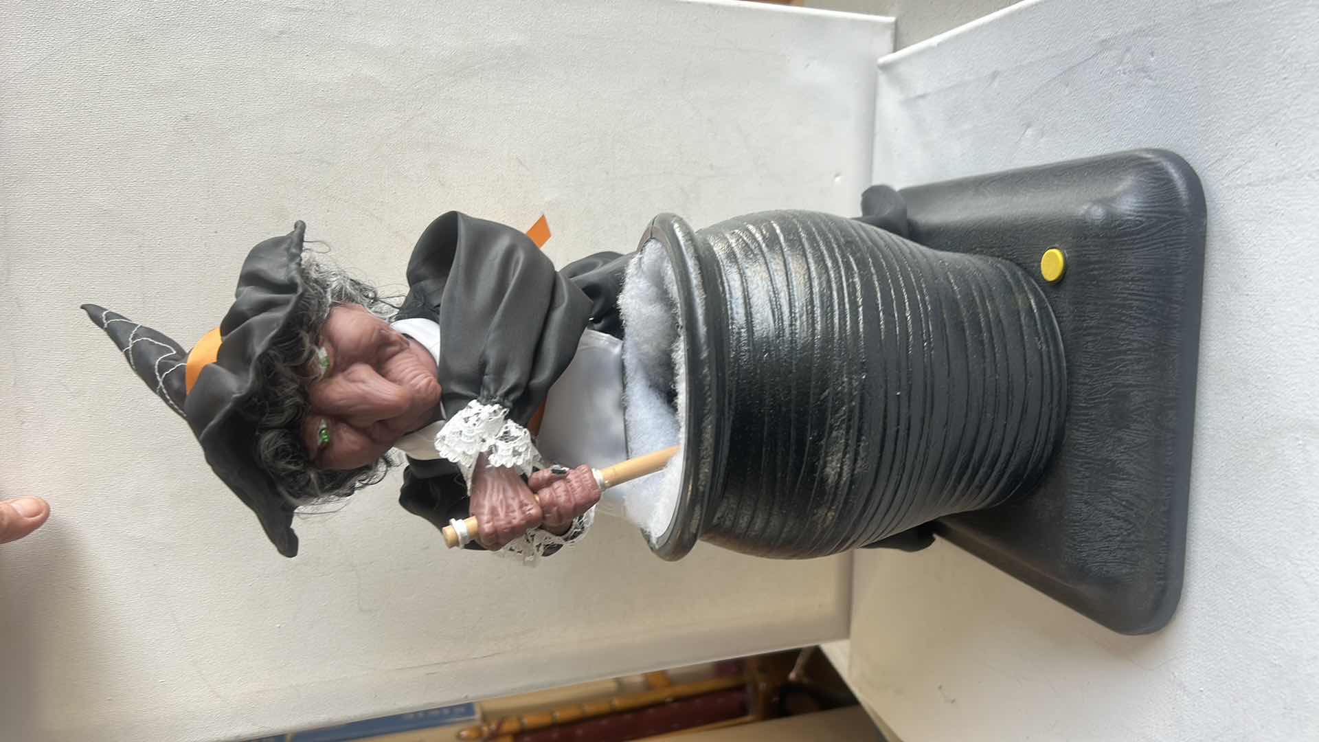 Photo 1 of HALLOWEEN DECOR H18”