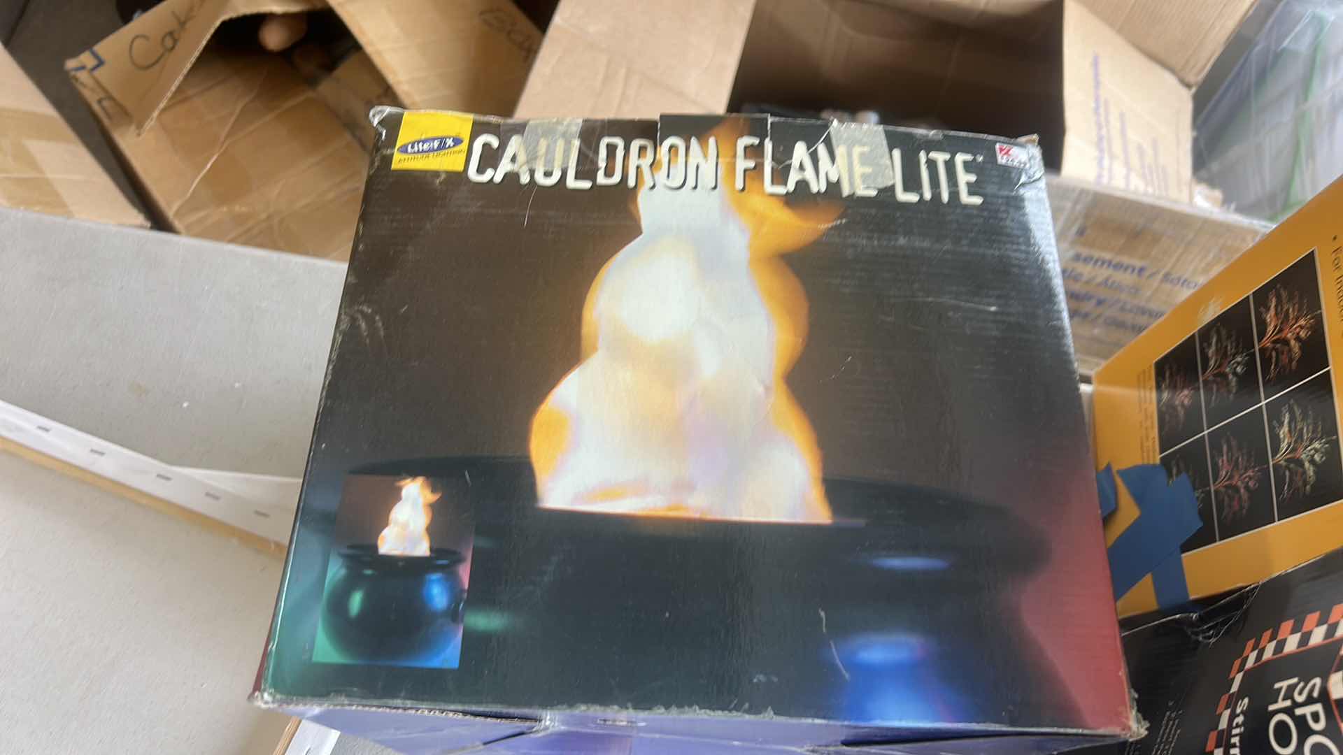 Photo 1 of CAULDRON FLAME LIGHT - HALLOWEEN DECOR