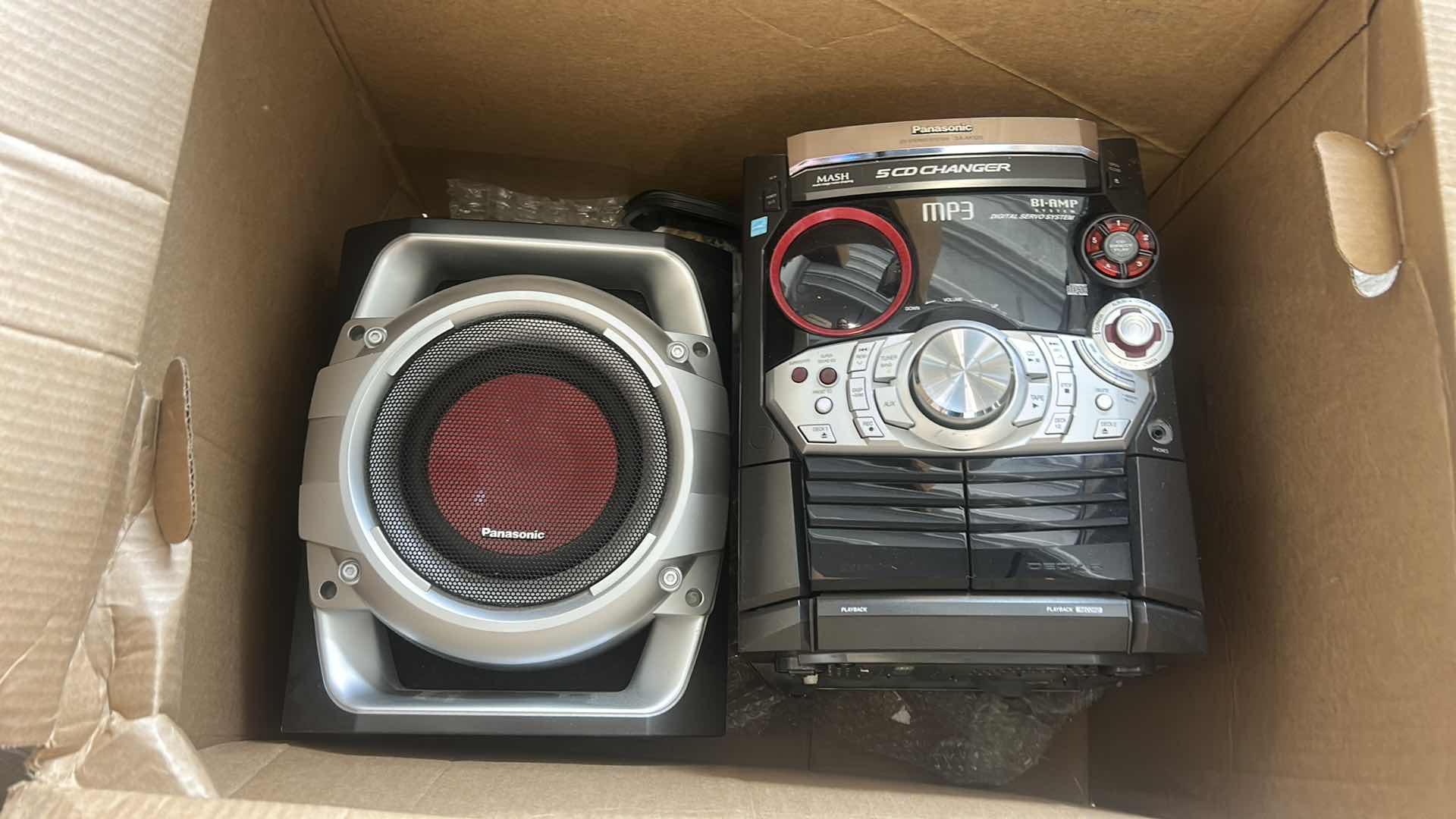 Photo 1 of PANASONIC SA-AK520 MINI COMPONENT STEREO SYSTEM AND SUBWOOFERS