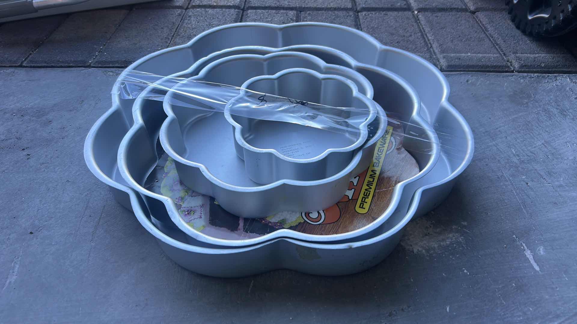 Photo 1 of CAKE MOLDS LARGEST15”