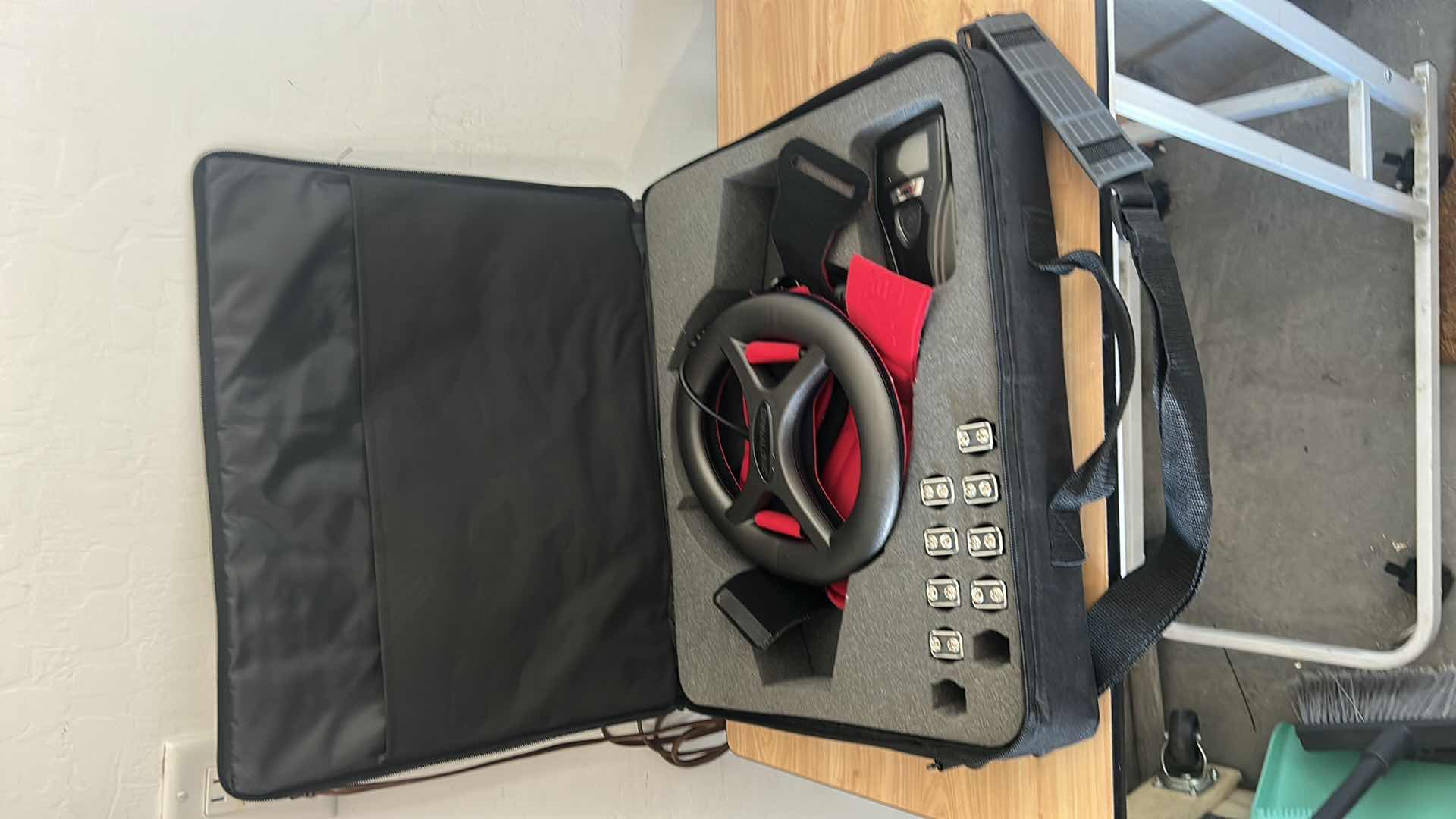 Photo 1 of CMF SPINALOGIC BONE GROWTH STIMULATOR WITH CARRYING CASE.