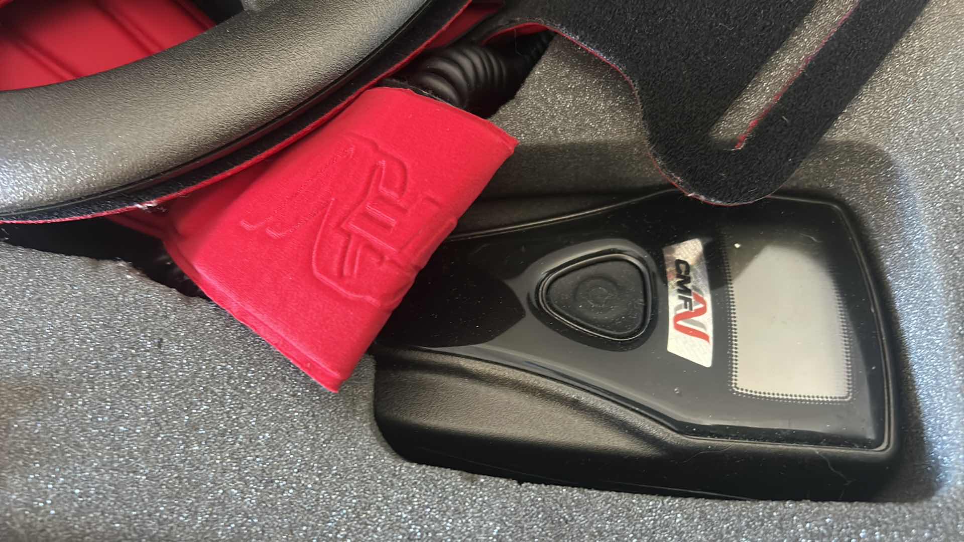 Photo 1 of CMF SPINALOGIC BONE GROWTH STIMULATOR WITH CARRYING CASE.