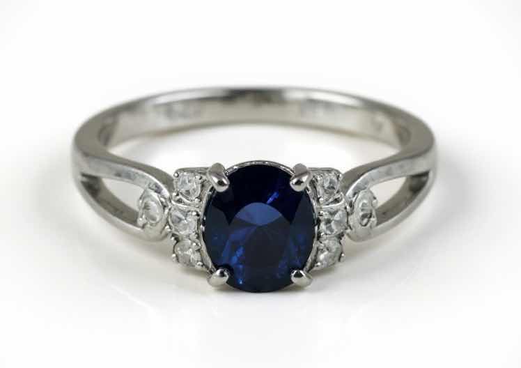 Photo 1 of STERLING SILVER W NATURAL TANZANITE (HEATED) APPROX 1.06 CT OVAL FACETED AND NATURAL DIAMOND 0.15 CTW RING GGA CERTIFIED (EST SIZE 7.5)- RN040648