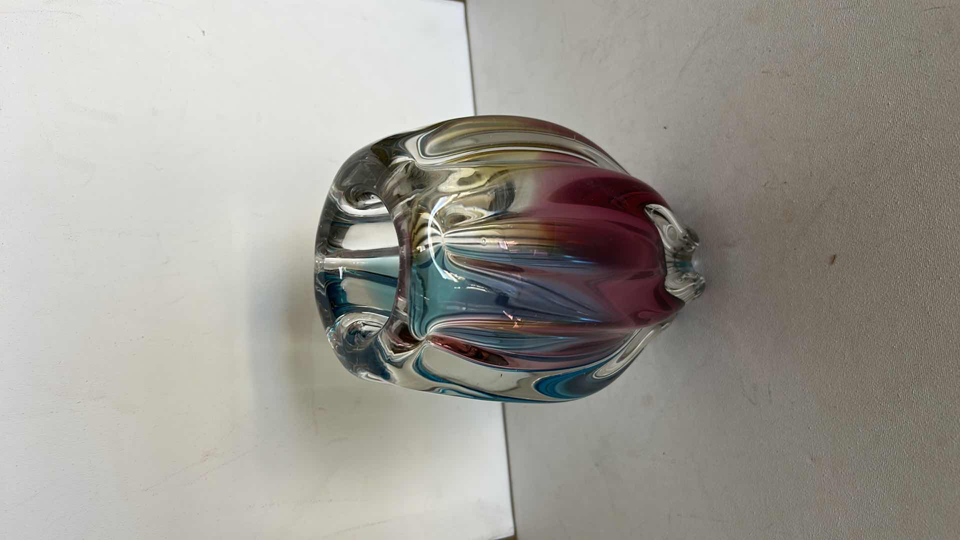 Photo 1 of SANYU GLASSWORKS NARUMI FANTASY SERIES ART GLASS VASE.
• VINTAGE HANDBLOWN GLASS VASE MADE IN JAPAN, LIKELY FROM THE 1960S OR 1970S.
• DESIGN USES THE SOMMERSO TECHNIQUE WITH LAYERED TRANSPARENT GLASS OVER INTERNAL COLORS. H8”
