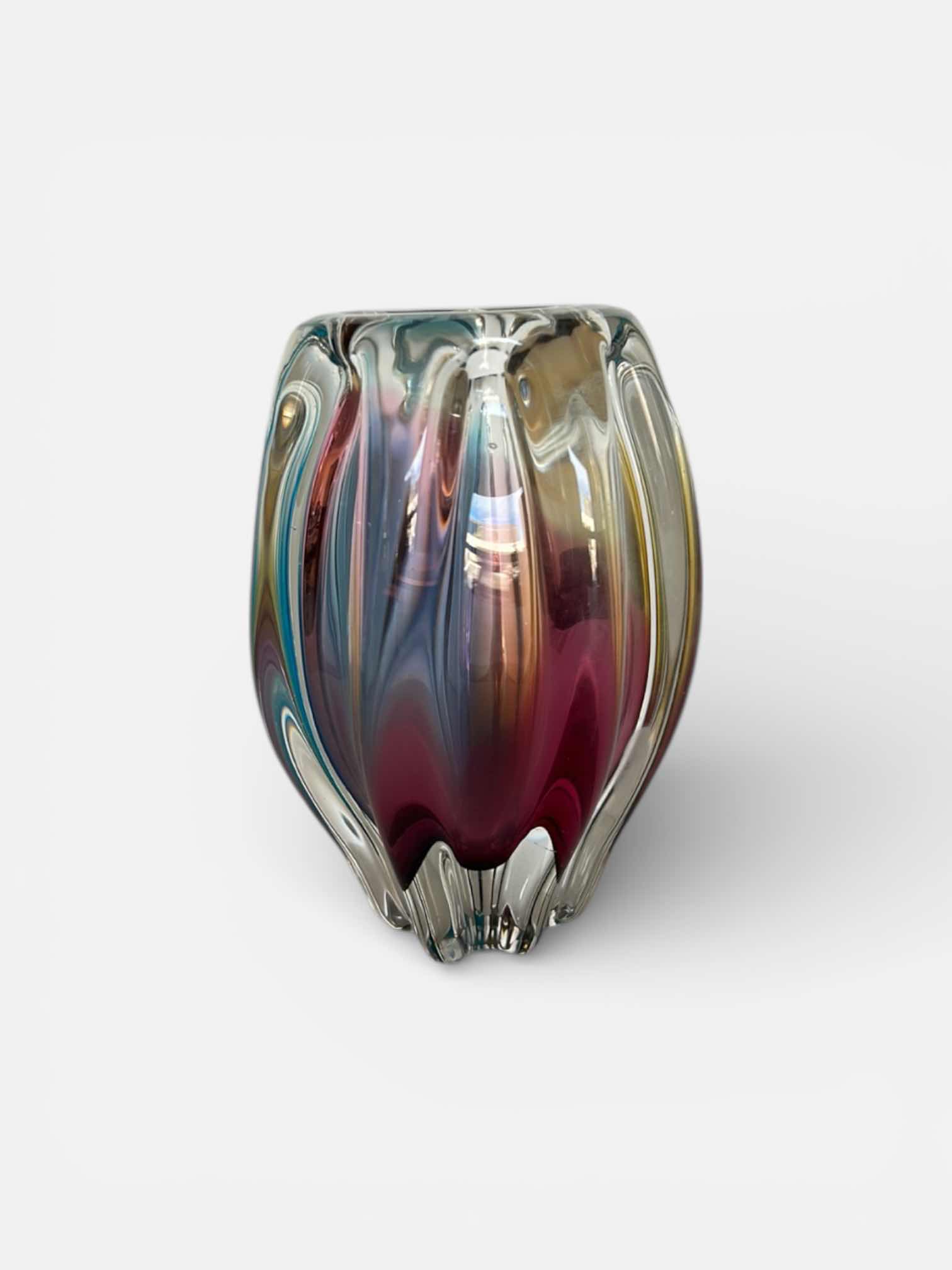 Photo 1 of SANYU GLASSWORKS NARUMI FANTASY SERIES ART GLASS VASE.
• VINTAGE HANDBLOWN GLASS VASE MADE IN JAPAN, LIKELY FROM THE 1960S OR 1970S.
• DESIGN USES THE SOMMERSO TECHNIQUE WITH LAYERED TRANSPARENT GLASS OVER INTERNAL COLORS. H8”