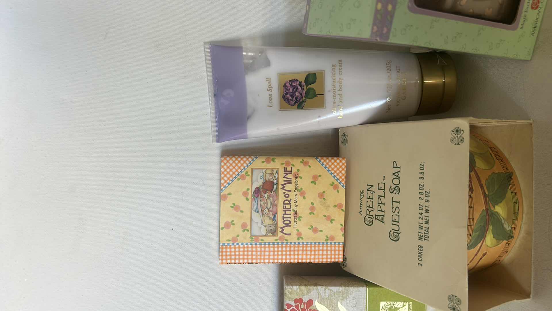 Photo 1 of MOM AND GRANDMA GIFTS