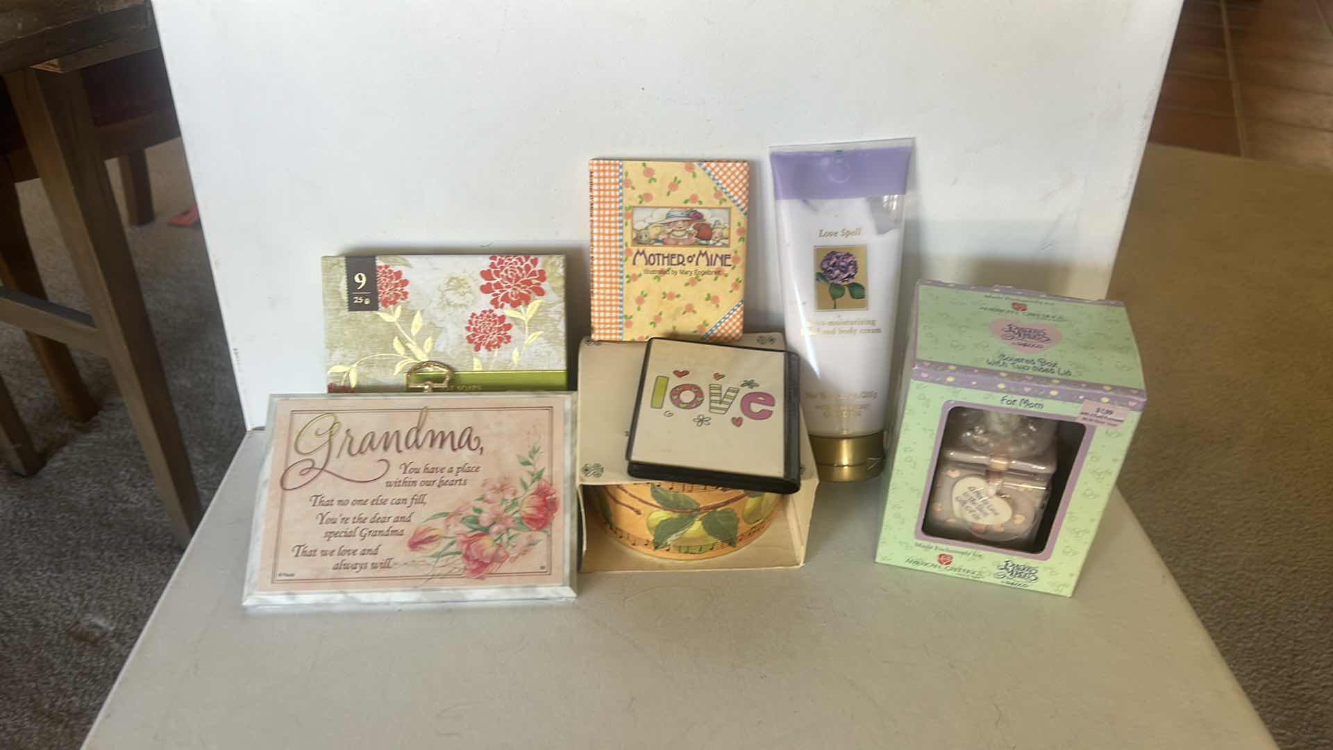 Photo 1 of MOM AND GRANDMA GIFTS