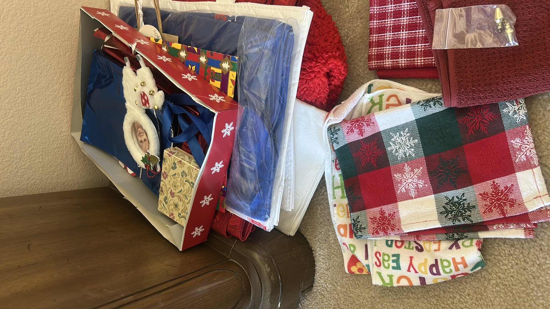 Photo 1 of CHRISTMAS DECOR