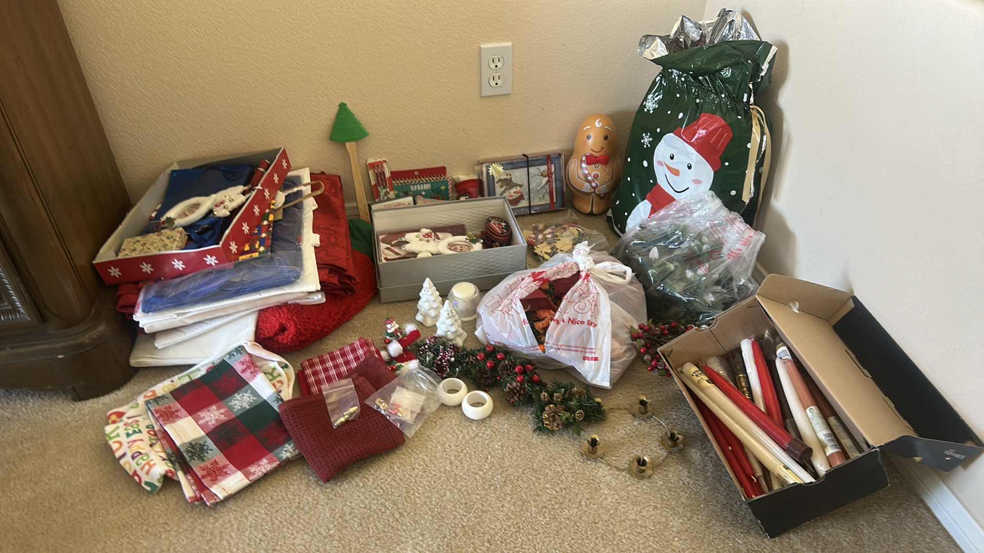 Photo 1 of CHRISTMAS DECOR