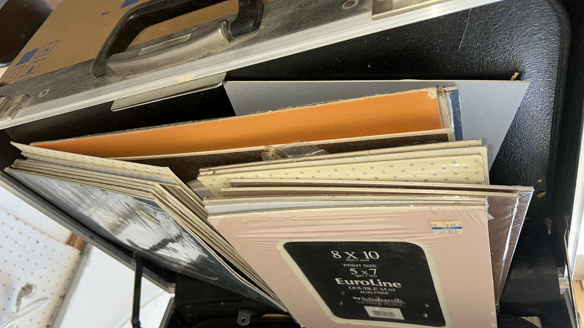 Photo 1 of CASE FULL OF ART/ PHOTO MOUNTING