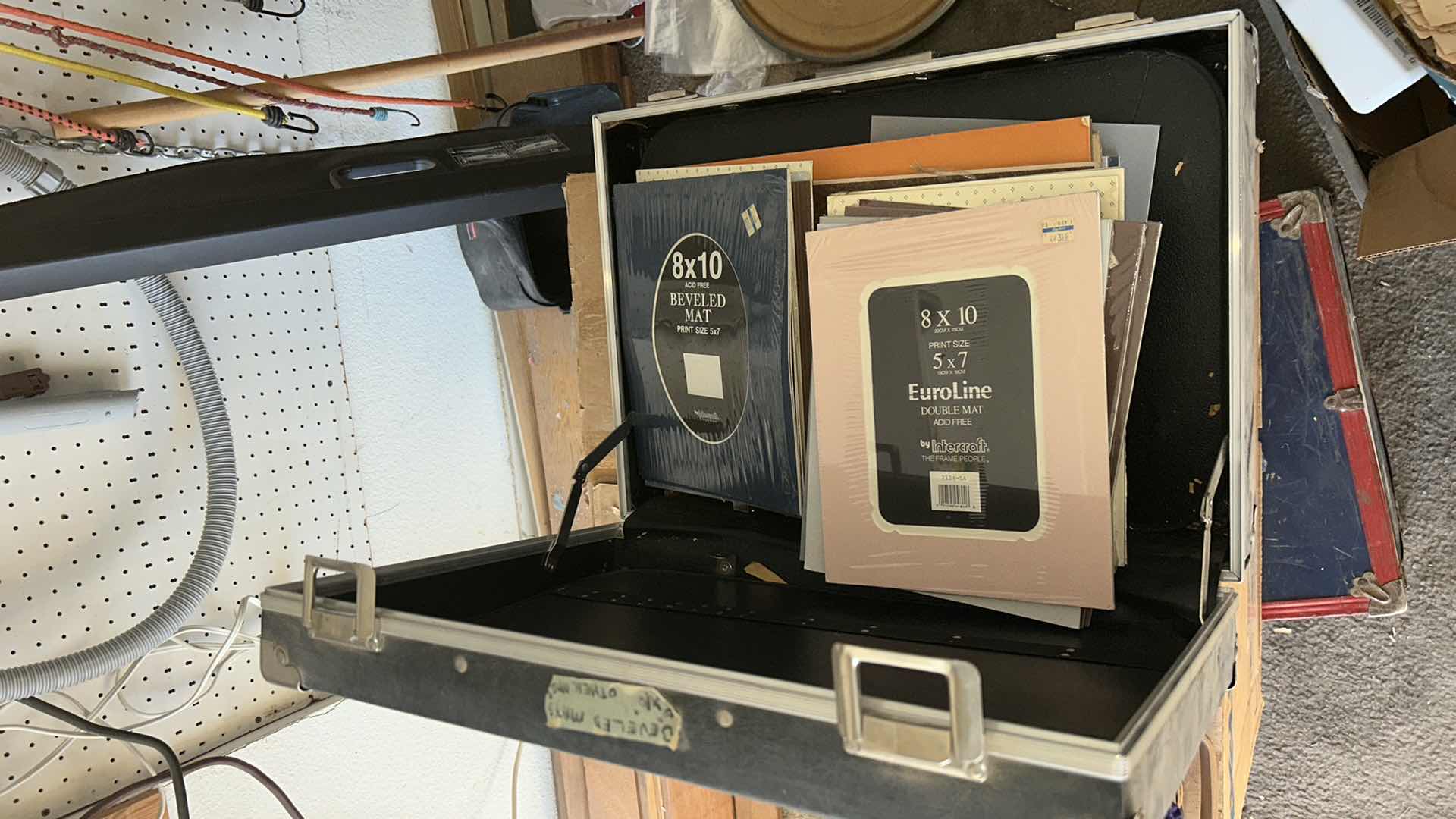 Photo 1 of CASE FULL OF ART/ PHOTO MOUNTING