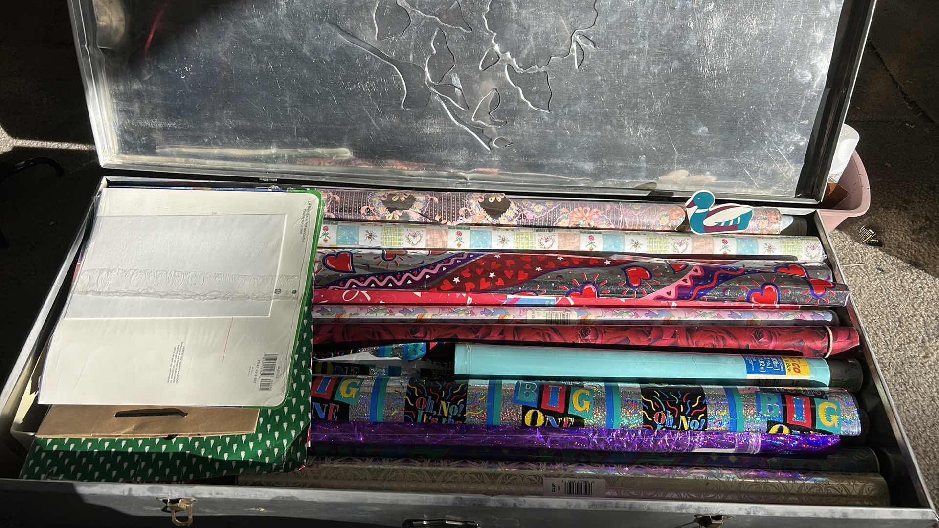 Photo 1 of METAL BOX WITH WRAPPING PAPER