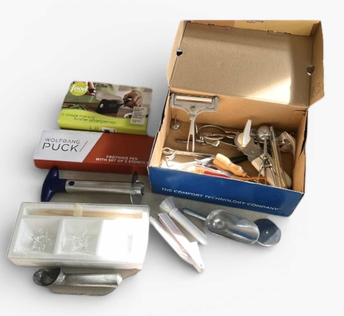 Photo 1 of HOUSEHOLD AND KITCHEN ITEMS