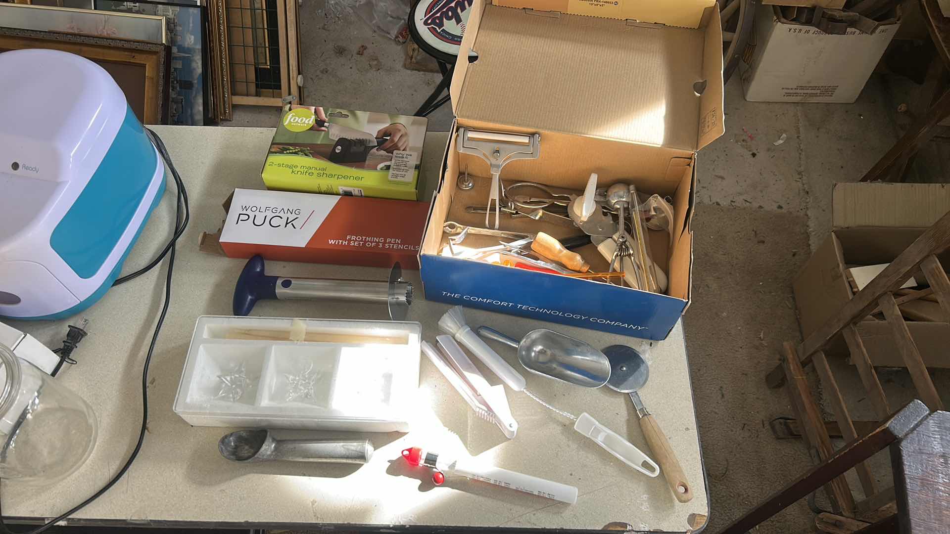 Photo 1 of HOUSEHOLD AND KITCHEN ITEMS