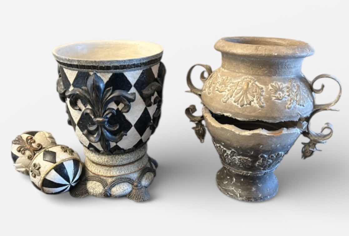 Photo 1 of 2 CERAMIC / POTTERY VASE/URNS H12”