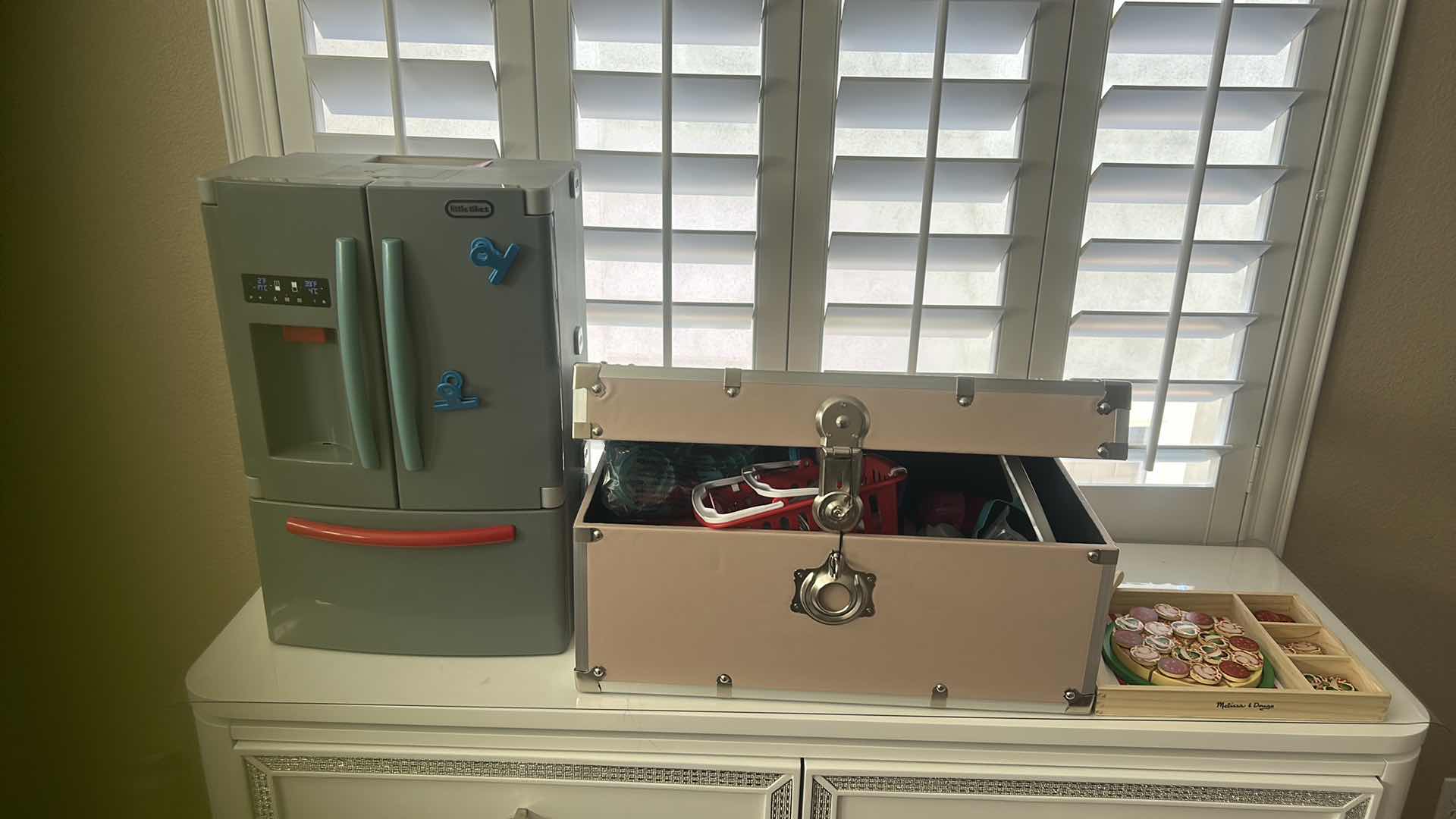 Photo 1 of CHILDS KITCHEN PLAY ITEMS