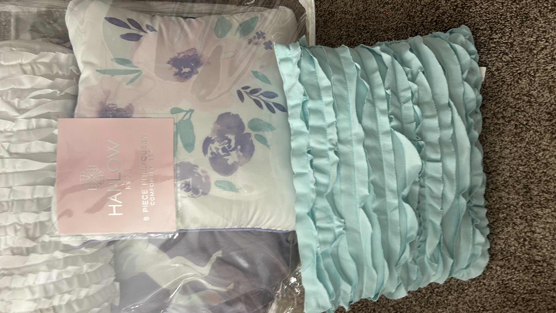 Photo 1 of 4 PC GIRLS BEDDING AND PILLOWS