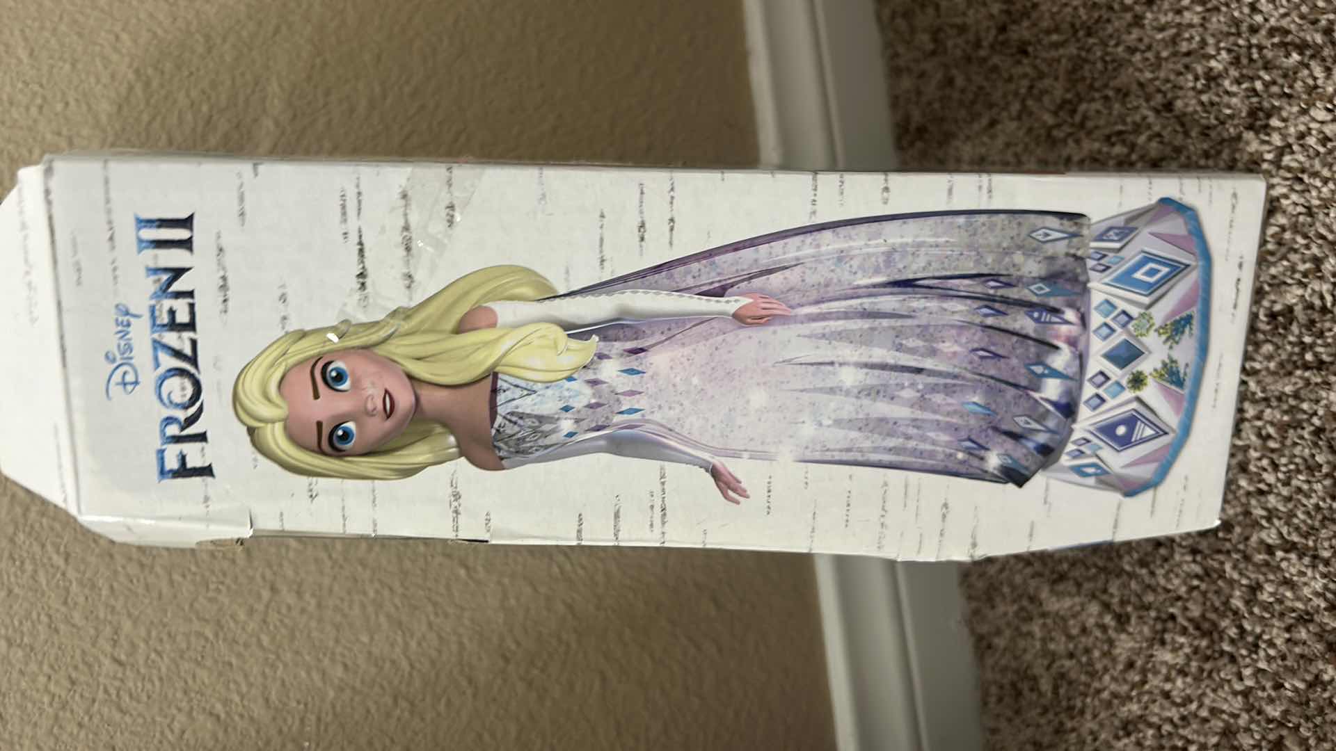 Photo 1 of ELSA, FROZEN 2 SPARKLE AND GLOW FIGURE