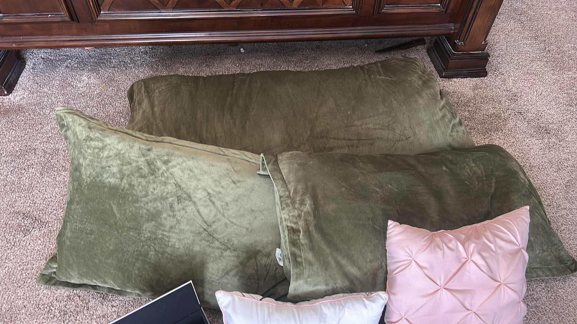 Photo 1 of KING GREEN VELVET DUVET AND PILLOW CASES, PILLOWS AND JEWELRY BOX