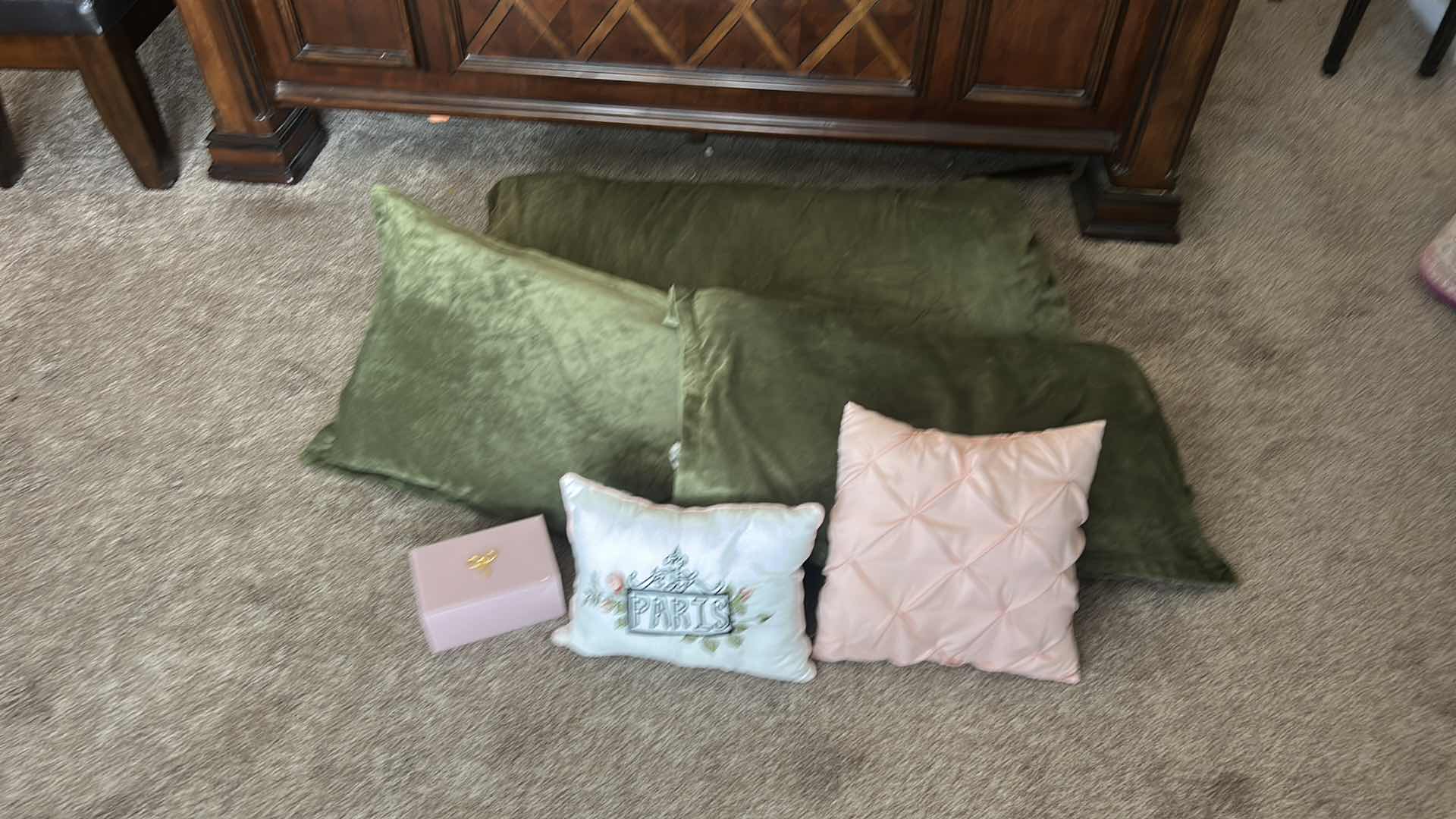 Photo 1 of KING GREEN VELVET DUVET AND PILLOW CASES, PILLOWS AND JEWELRY BOX