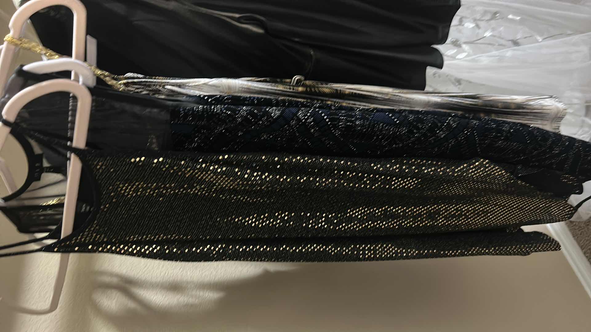 Photo 1 of 7 WOMENSWEAR SIZE LARGE