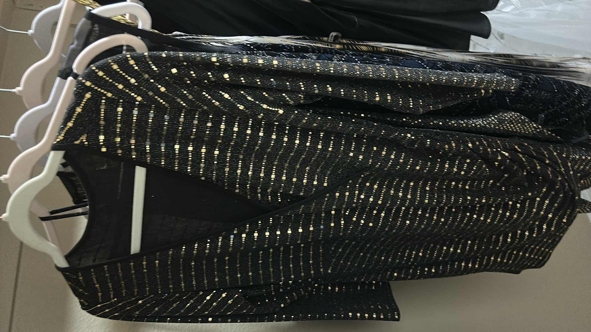 Photo 1 of 7 WOMENSWEAR SIZE LARGE